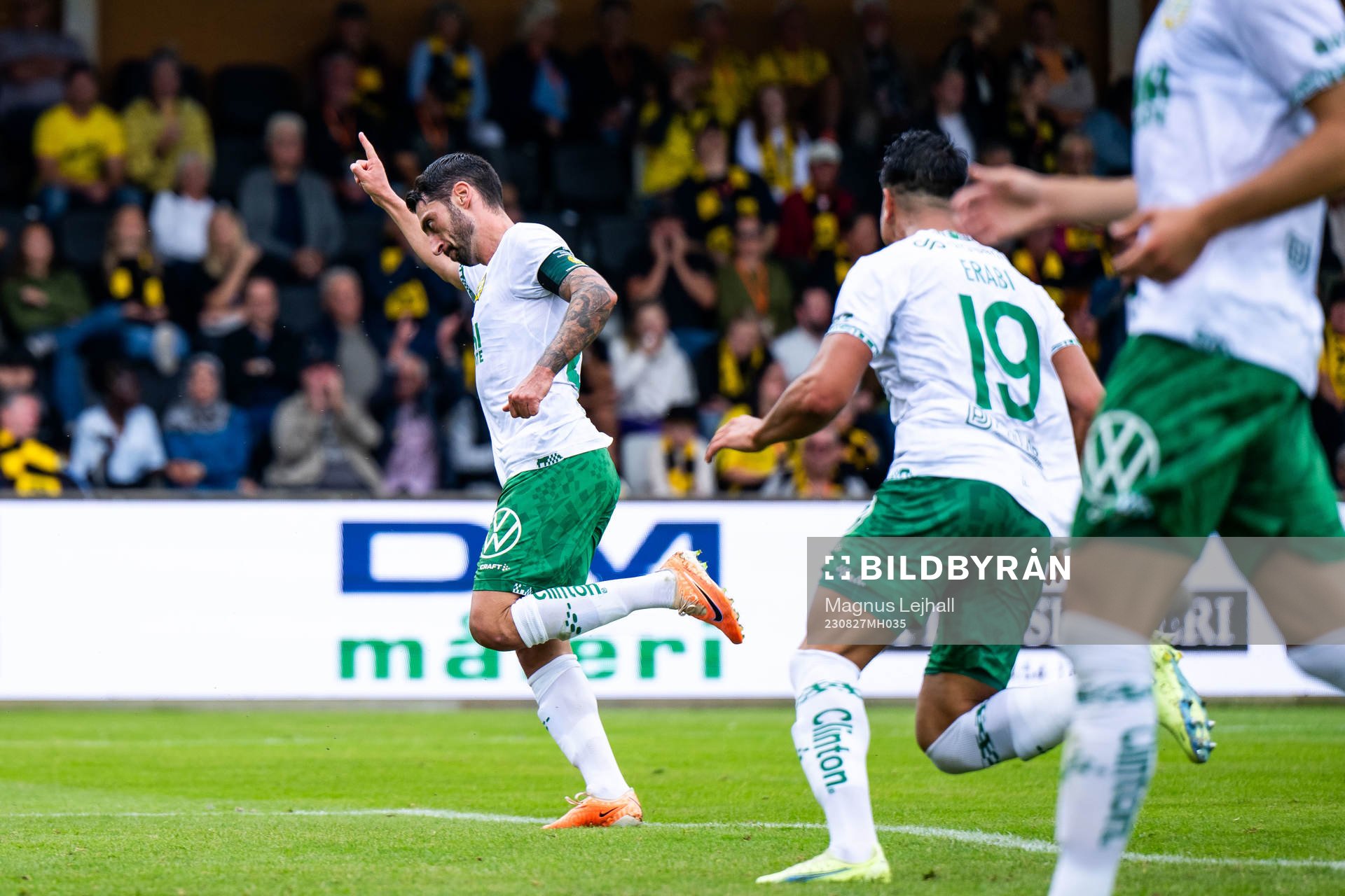 Hammarbys Nahir Besara jublar
