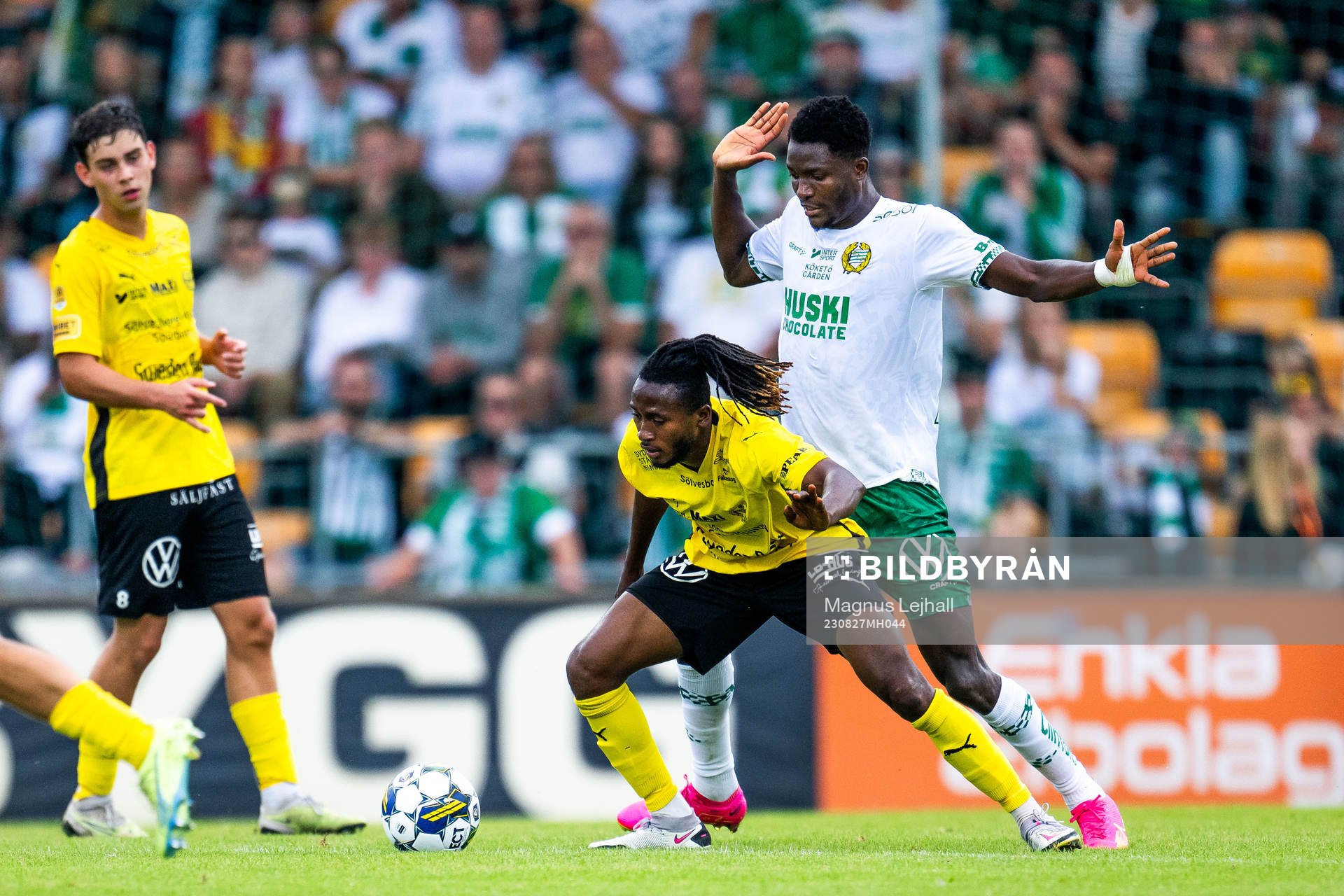 Mjällbys Mamudu Moro och Hammarbys Nathaniel Adjei
