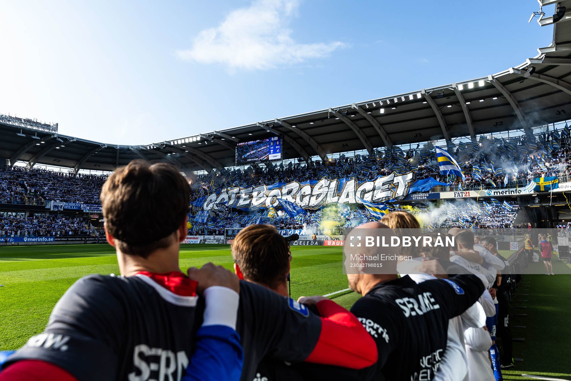 IFK Göteborgs spelare och supportrar med tifo