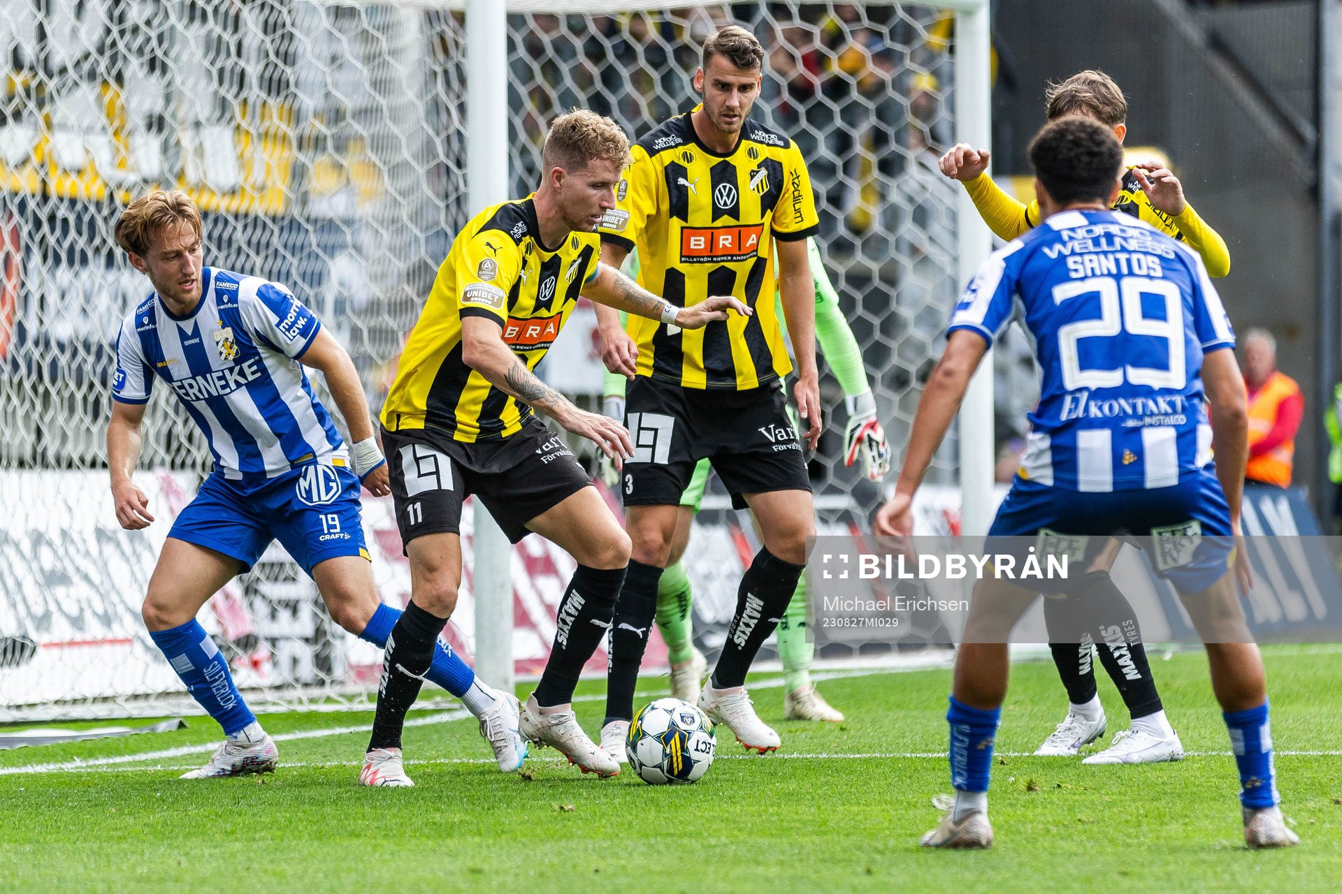 IFK Göteborgs Arbnor Mucolli och Häckens Samuel Gustafson