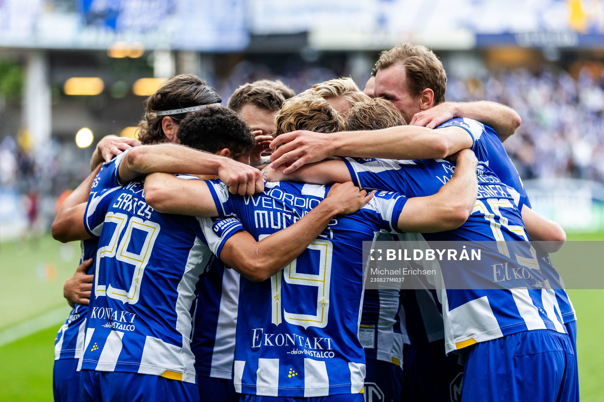 IFK Göteborgs Arbnor Mucolli jublar med lagkamrater