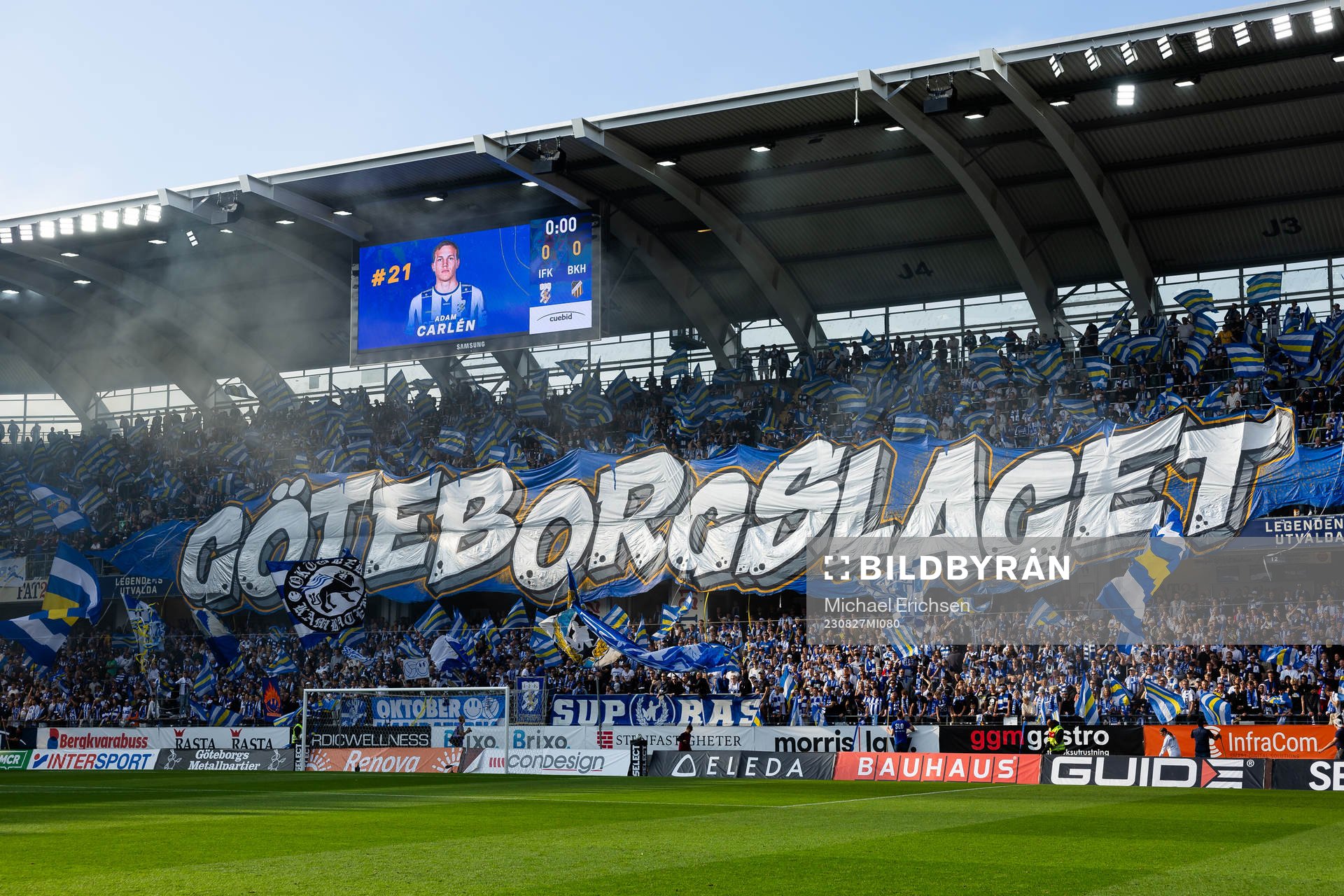 IFK Göteborgs klack med Tifo innan fotbollsmatchen i