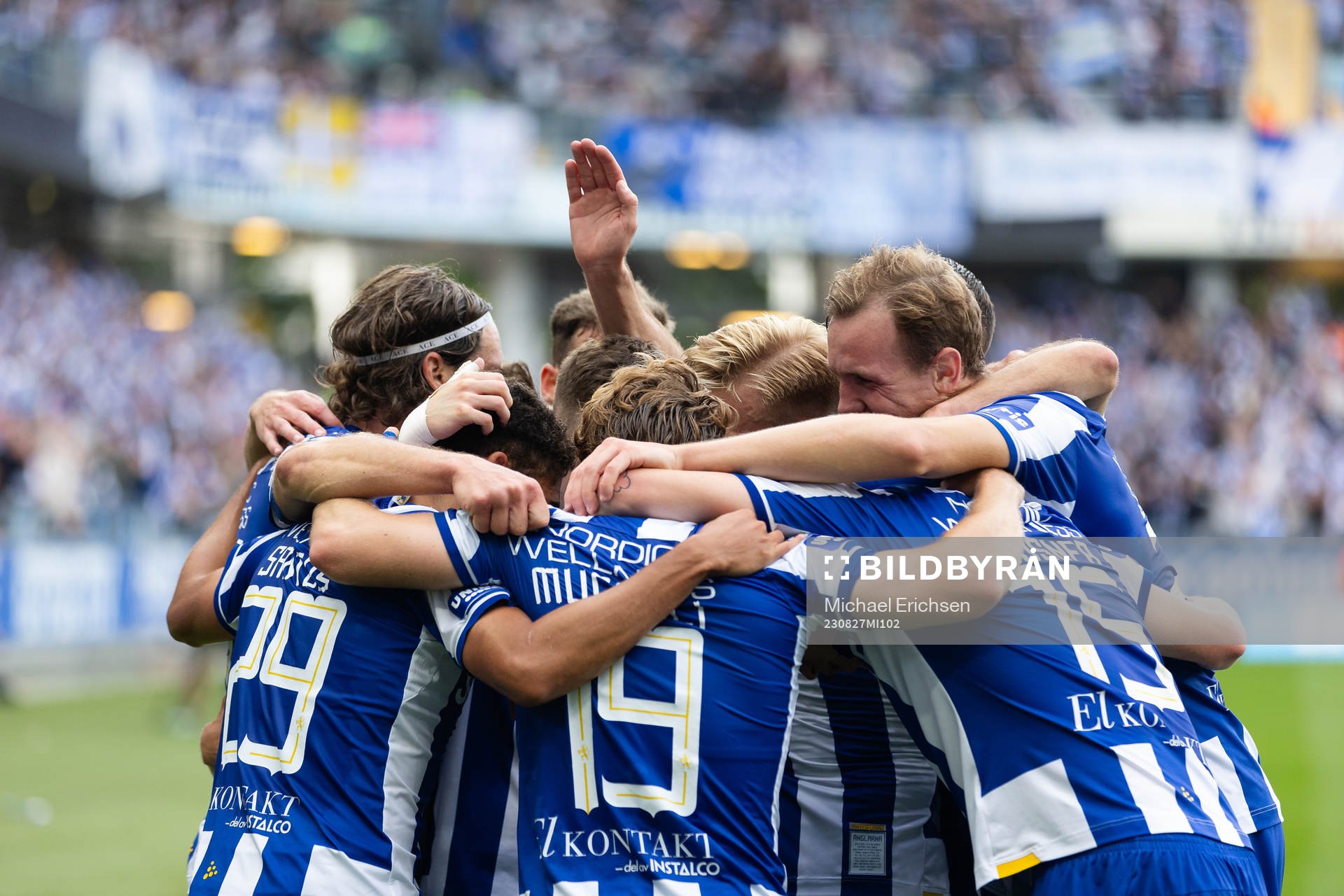 IFK Göteborgs Arbnor Mucolli jublar med lagkamrater