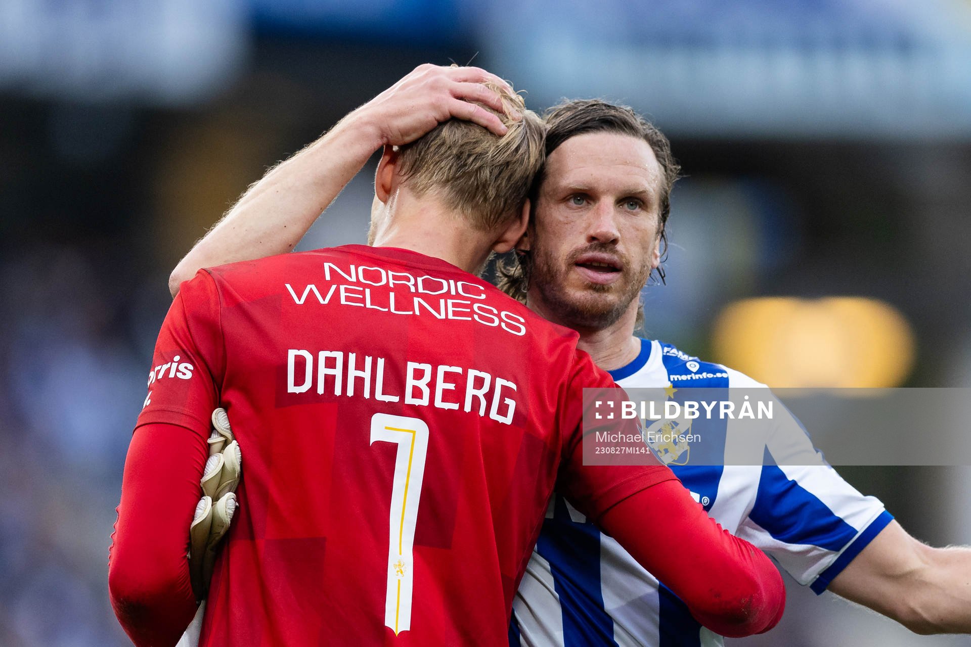 IFK Göteborgs målvakt Pontus Dahlberg och Gustav Svensson efter fotbollsmatchen i Allsvenskan mellan IFK Göteborg och Häcken den 27 augusti 2023 i Göteborg.