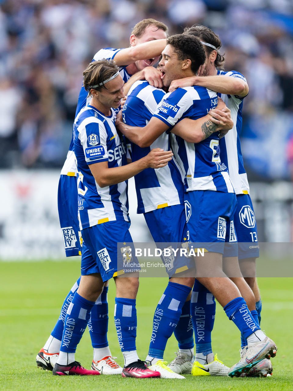 IFK Göteborgs Sebastian Hausner jublar ihop med lagkamrater