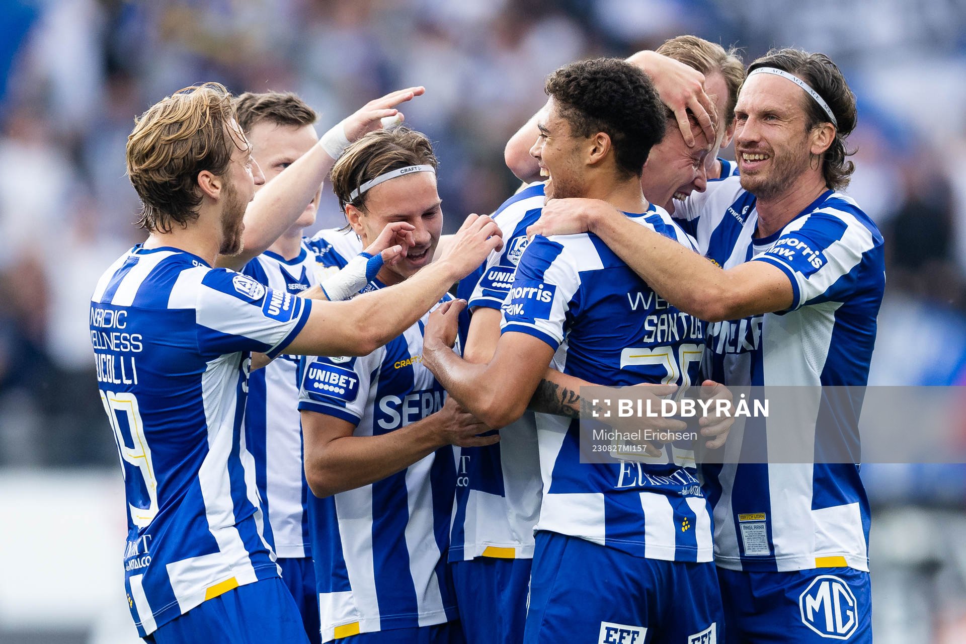 IFK Göteborgs Sebastian Hausner jublar ihop med lagkamrater