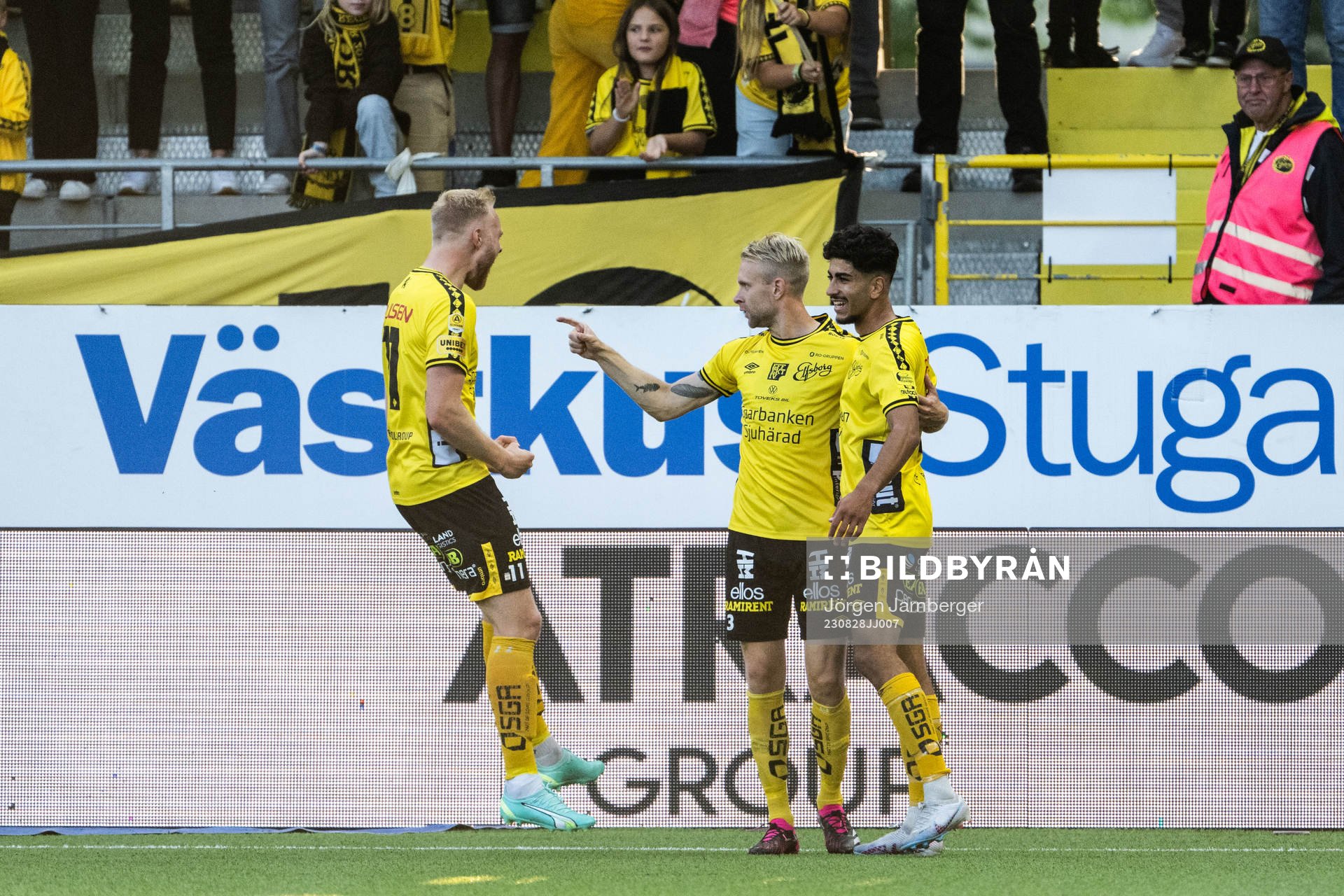 Elfsborgs Ahmed Qasem jublar med lagkamrater