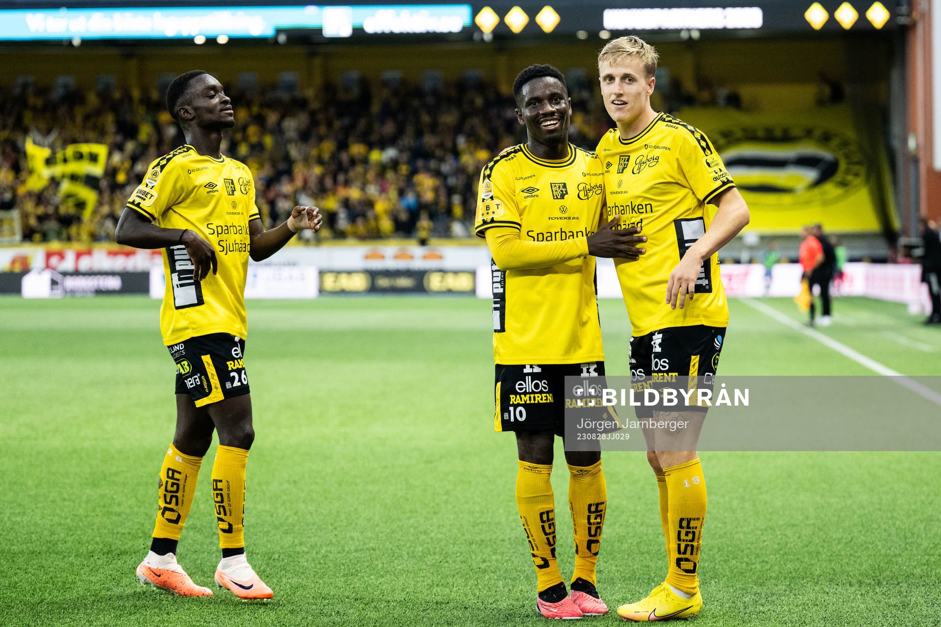 Elfsborgs Emmanuel Boateng, Michael Baidoo och Jeppe Møldrup Okkels jublar efter 3-0 under fotbollsmatchen i Allsvenskan mellan Elfsborg och IFK Norrköping den 28 augusti 2023 i Borås.