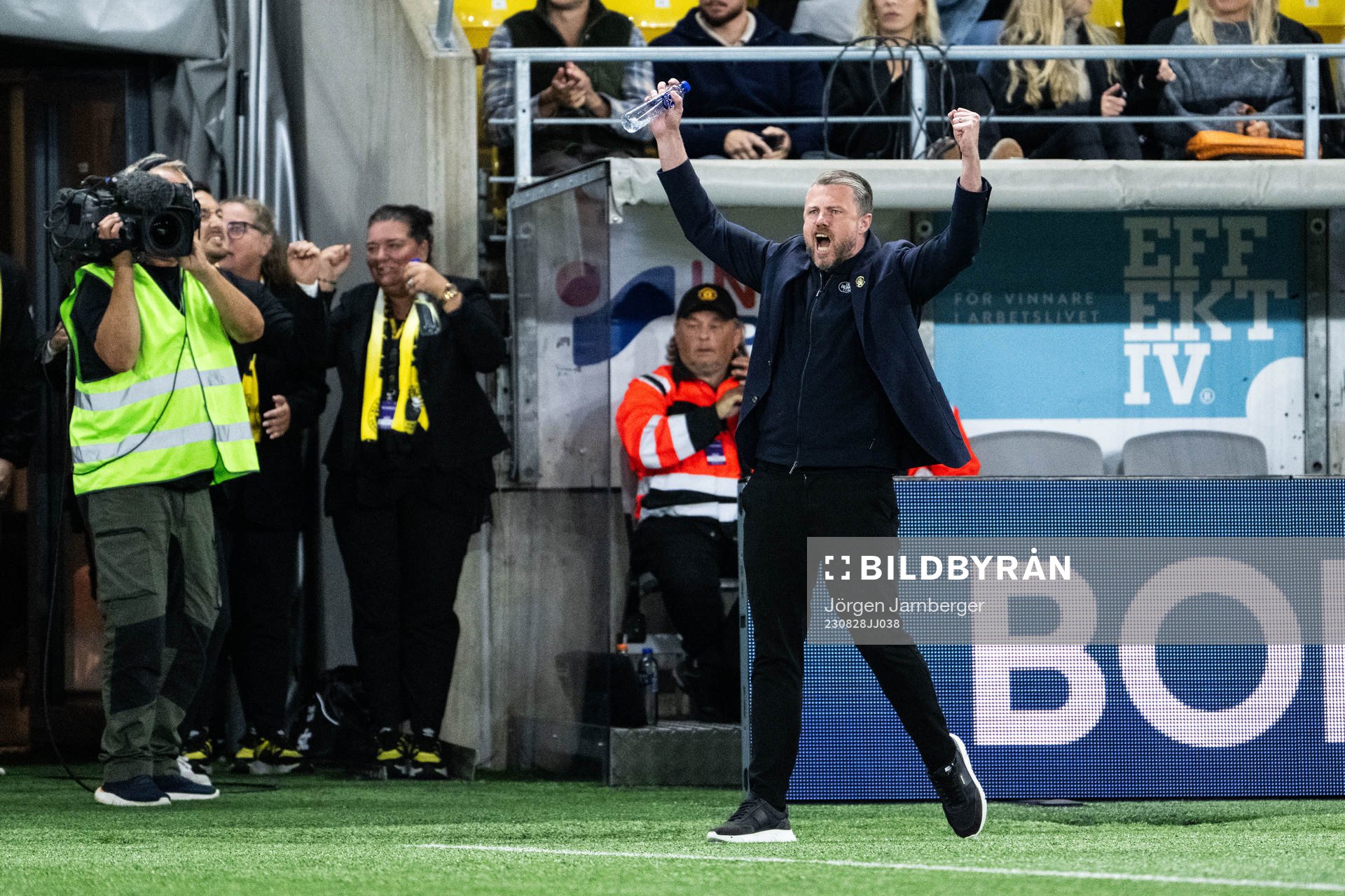 Elfsborgs tränare Jimmy Thelin jublar