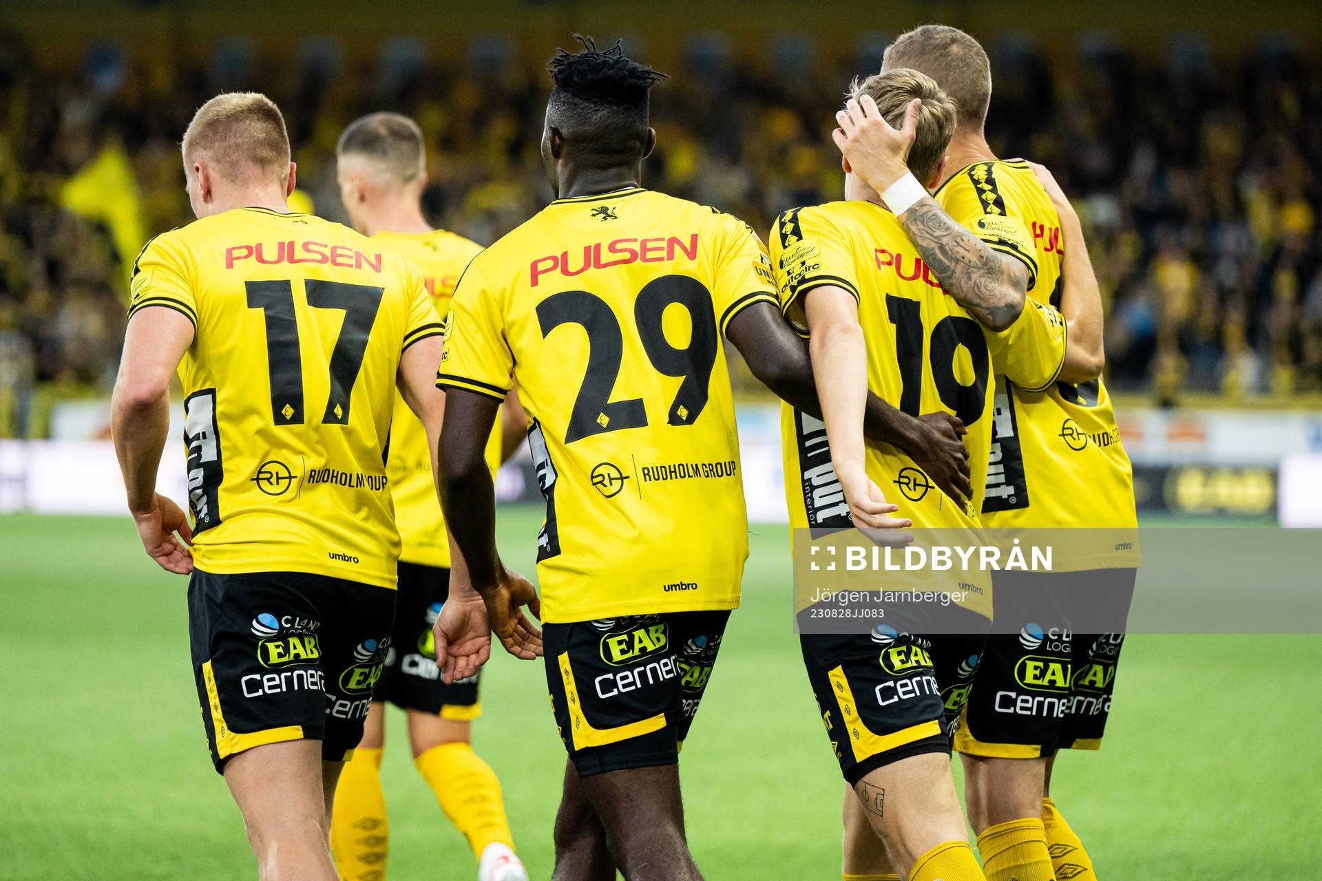 Elfsborgs Jeppe Møldrup Okkels jublar med lagkamrater efter 3-0 under fotbollsmatchen i Allsvenskan mellan Elfsborg och IFK Norrköping den 28 augusti 2023 i Borås.