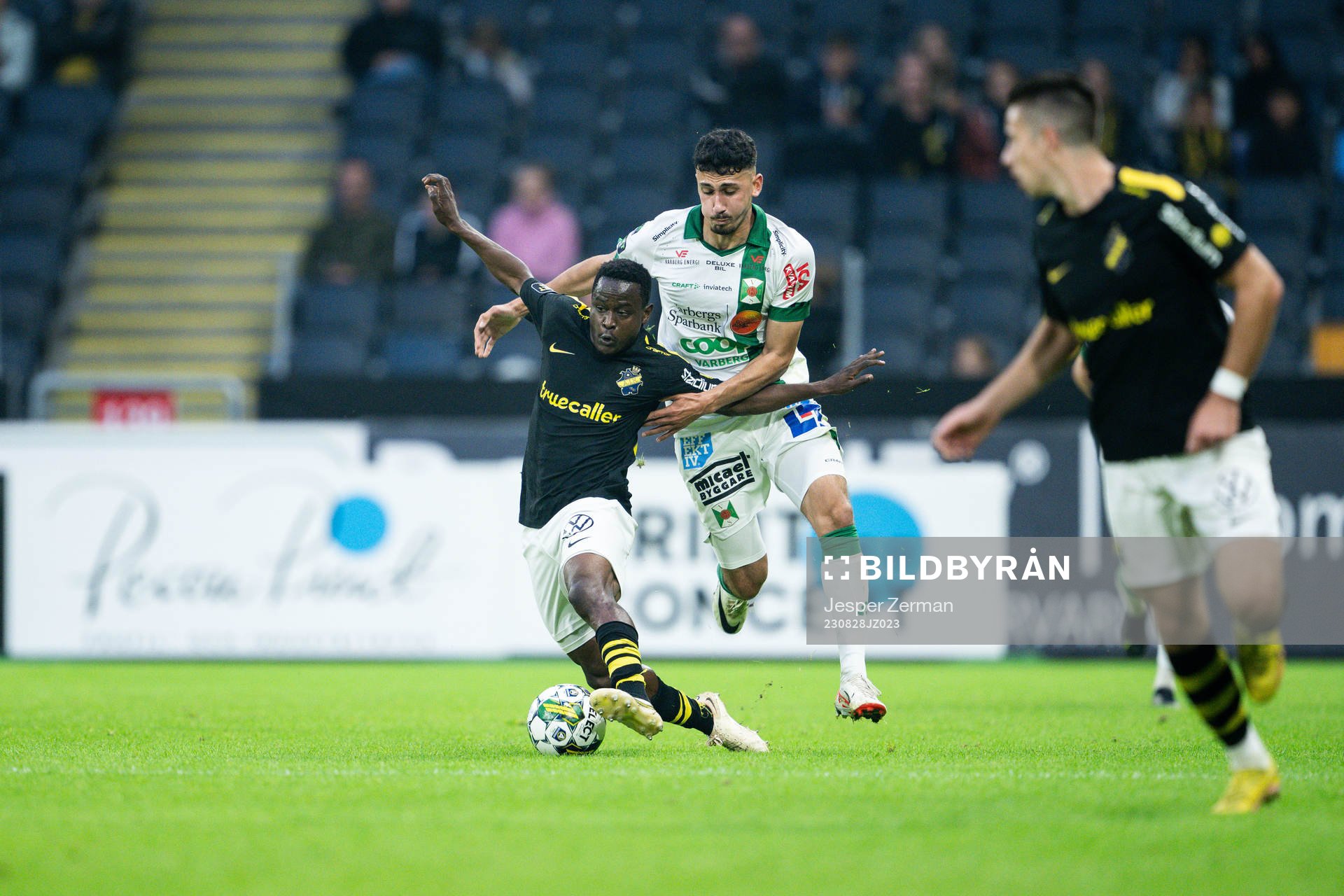 AIKs Erick Otieno och Varbergs Dion Krasniqi
