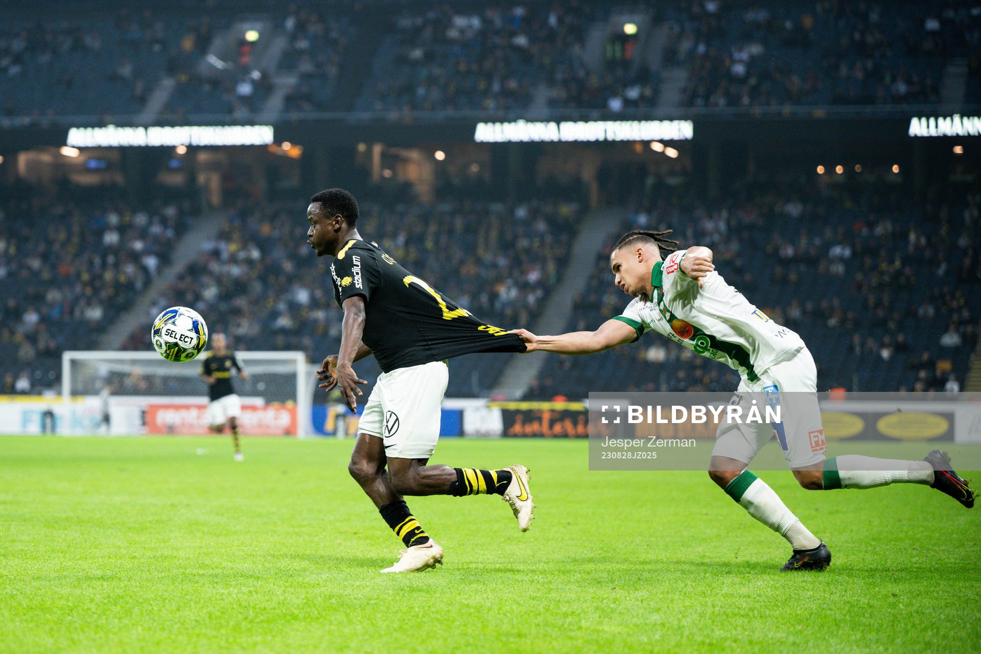 AIKs Erick Otieno och Varbergs Maxime Anne Marie Sainte