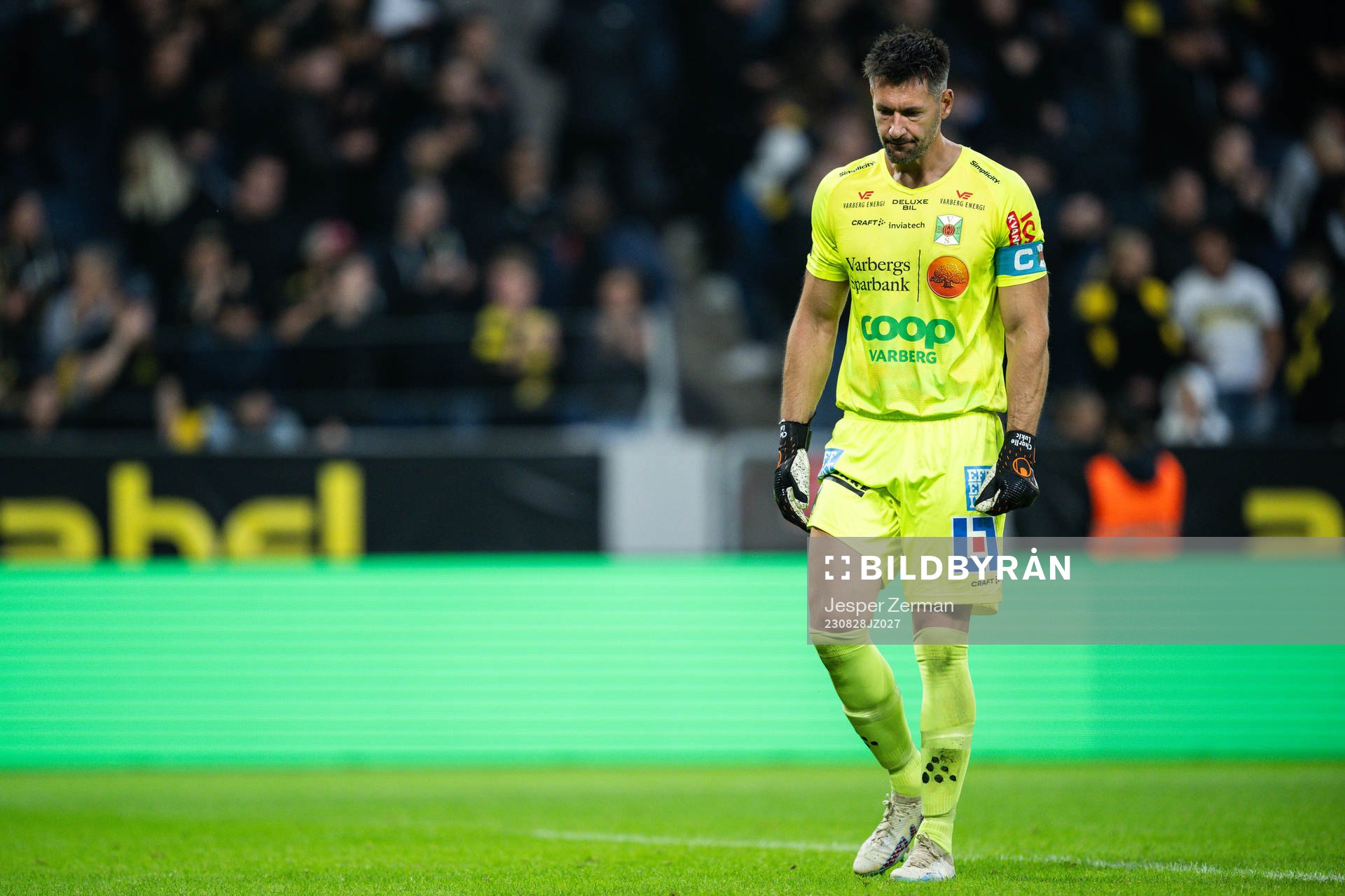 Varbergs målvakt Stojan Lukic deppar
