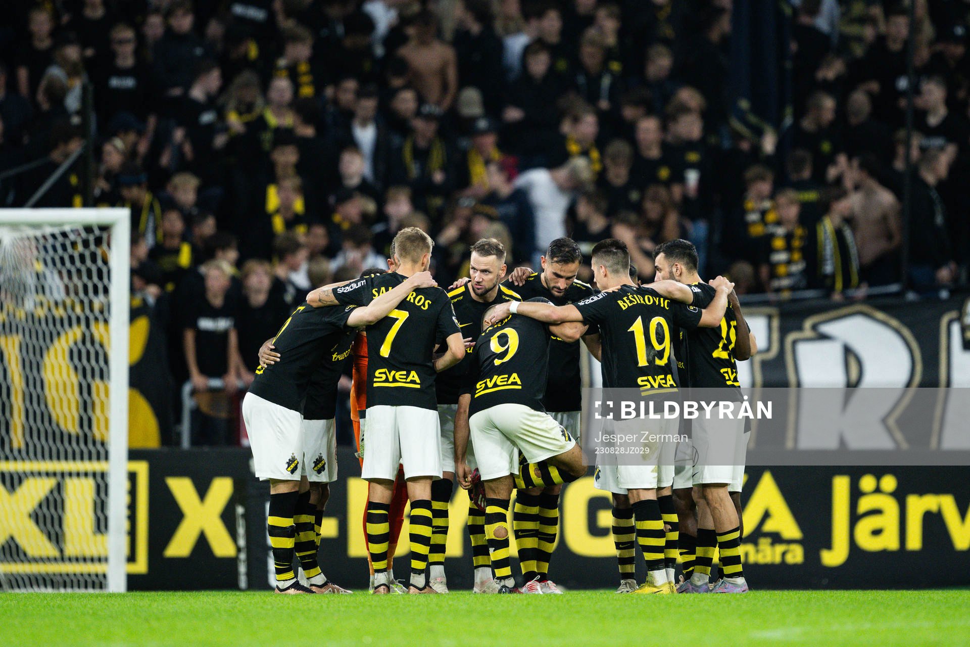 AIKs spelare samlas