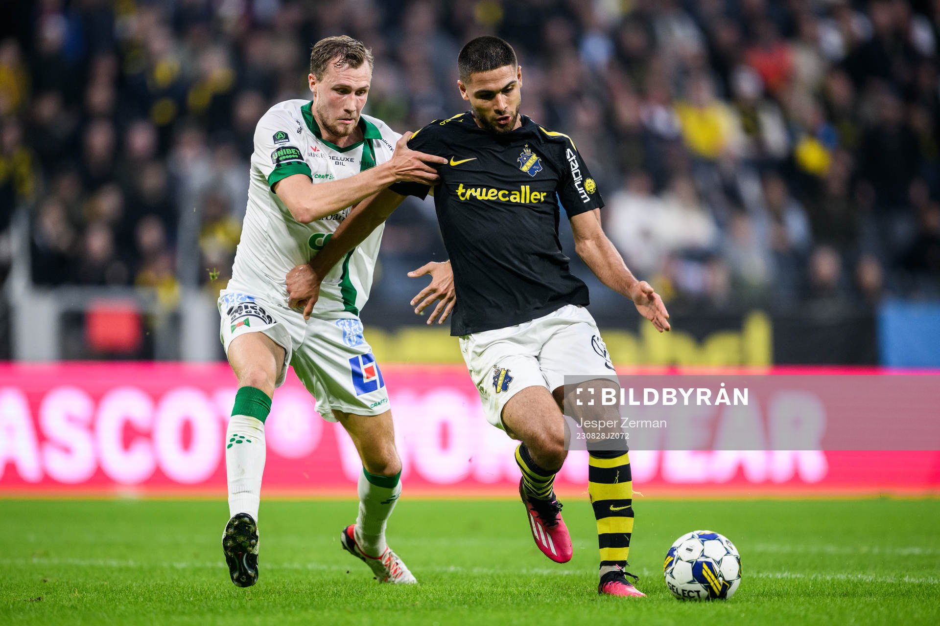 Varbergs Niklas Dahlström och AIKs Omar Faraj