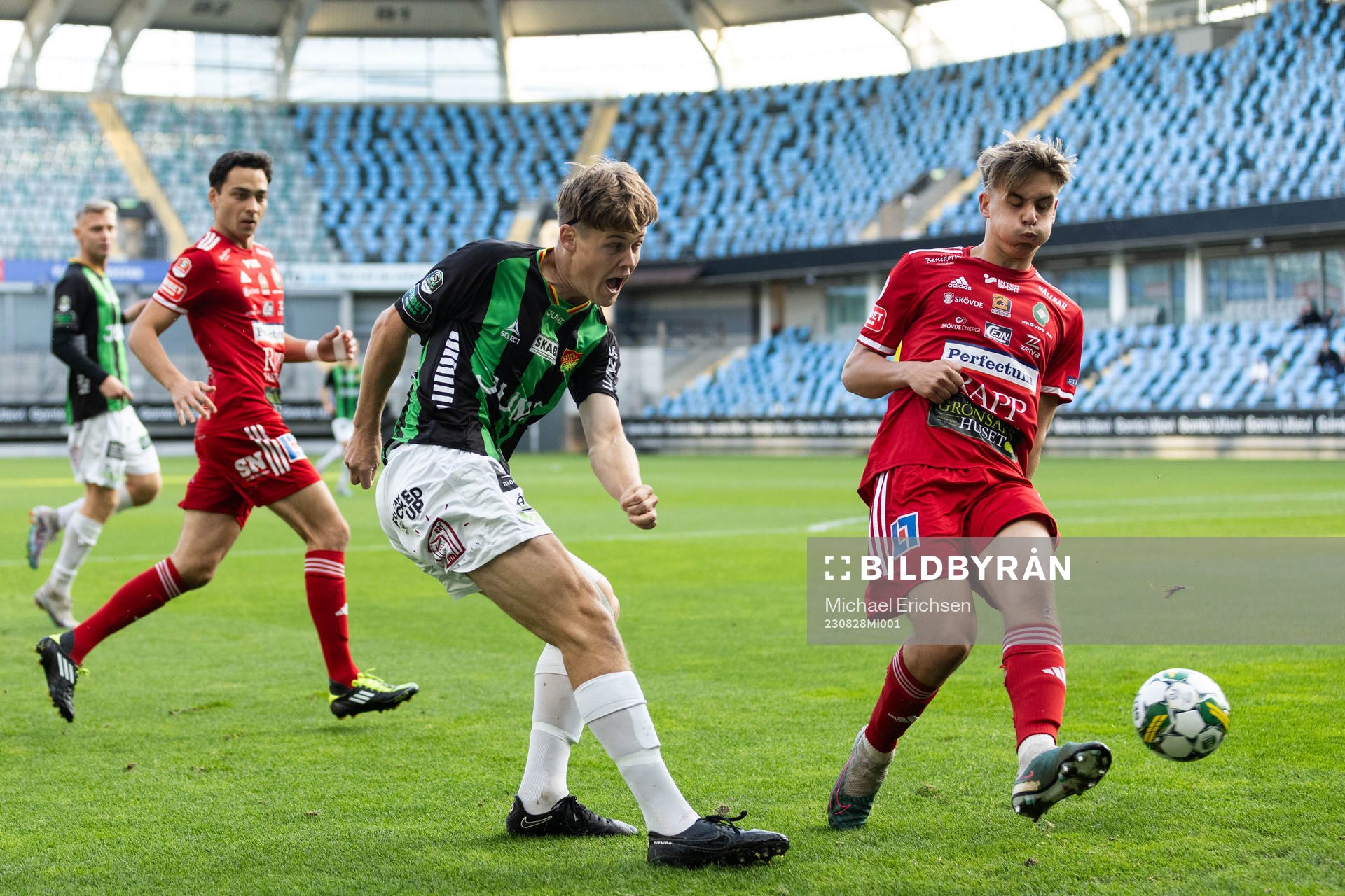 GAISs Axel Henriksson och Skövde AIKs Isak Vidjeskog