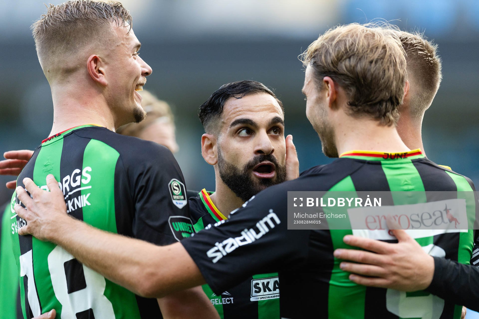 GAIS  Mervan Celik jublar med lagkamrater