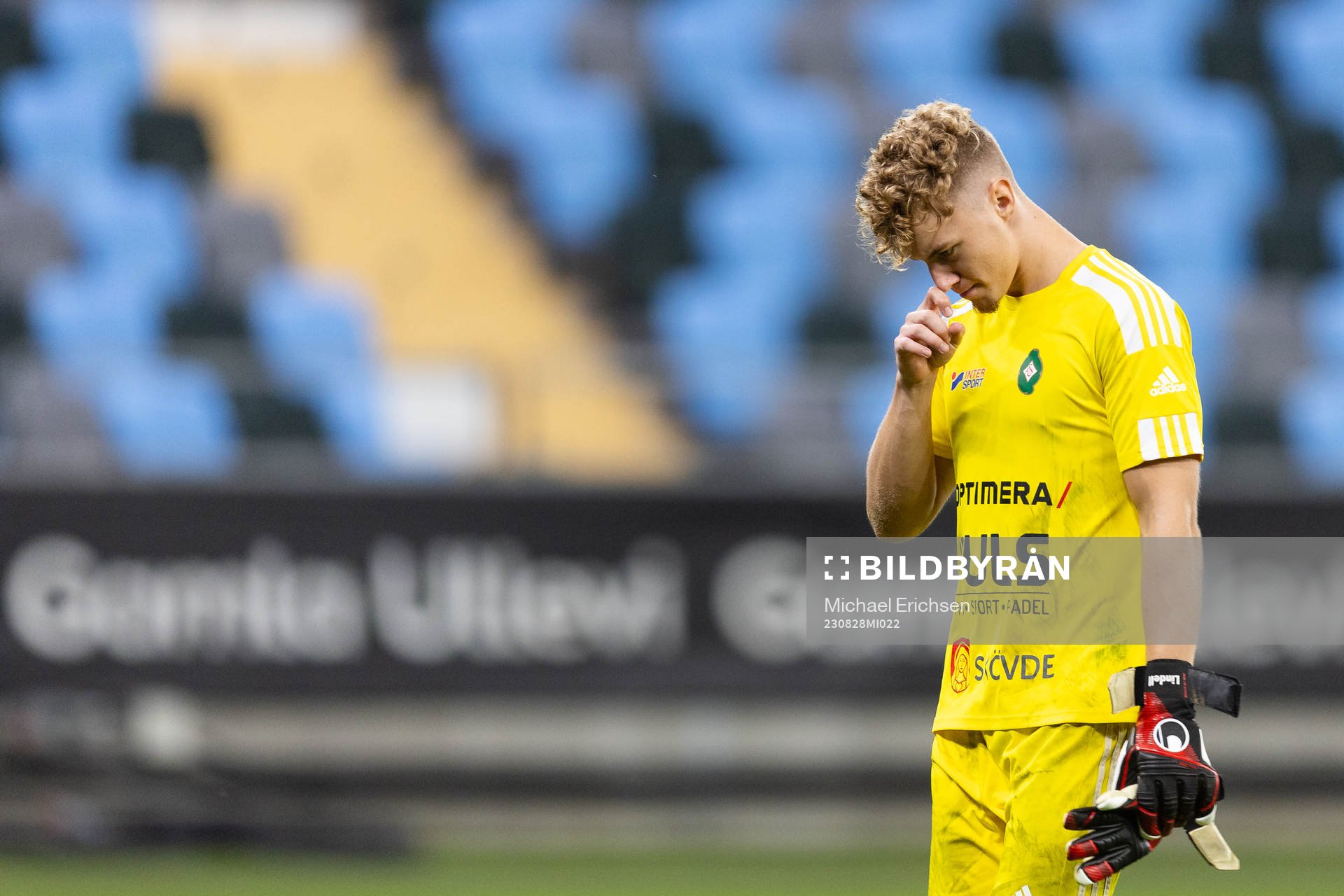 Skövde AIKs målvakt Otto Lindell deppar