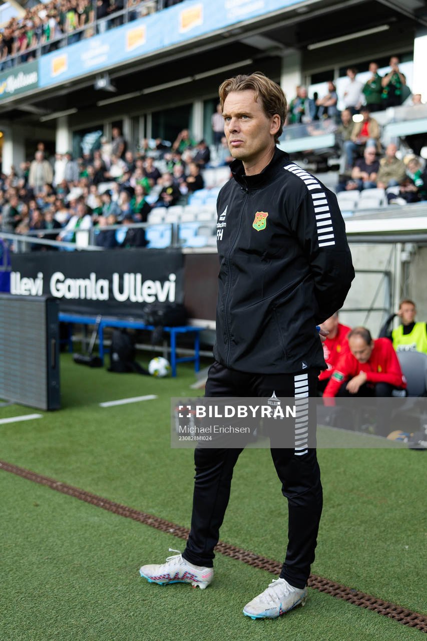 GAIS tränare Fredrik Holmberg innan fotbollsmatchen i