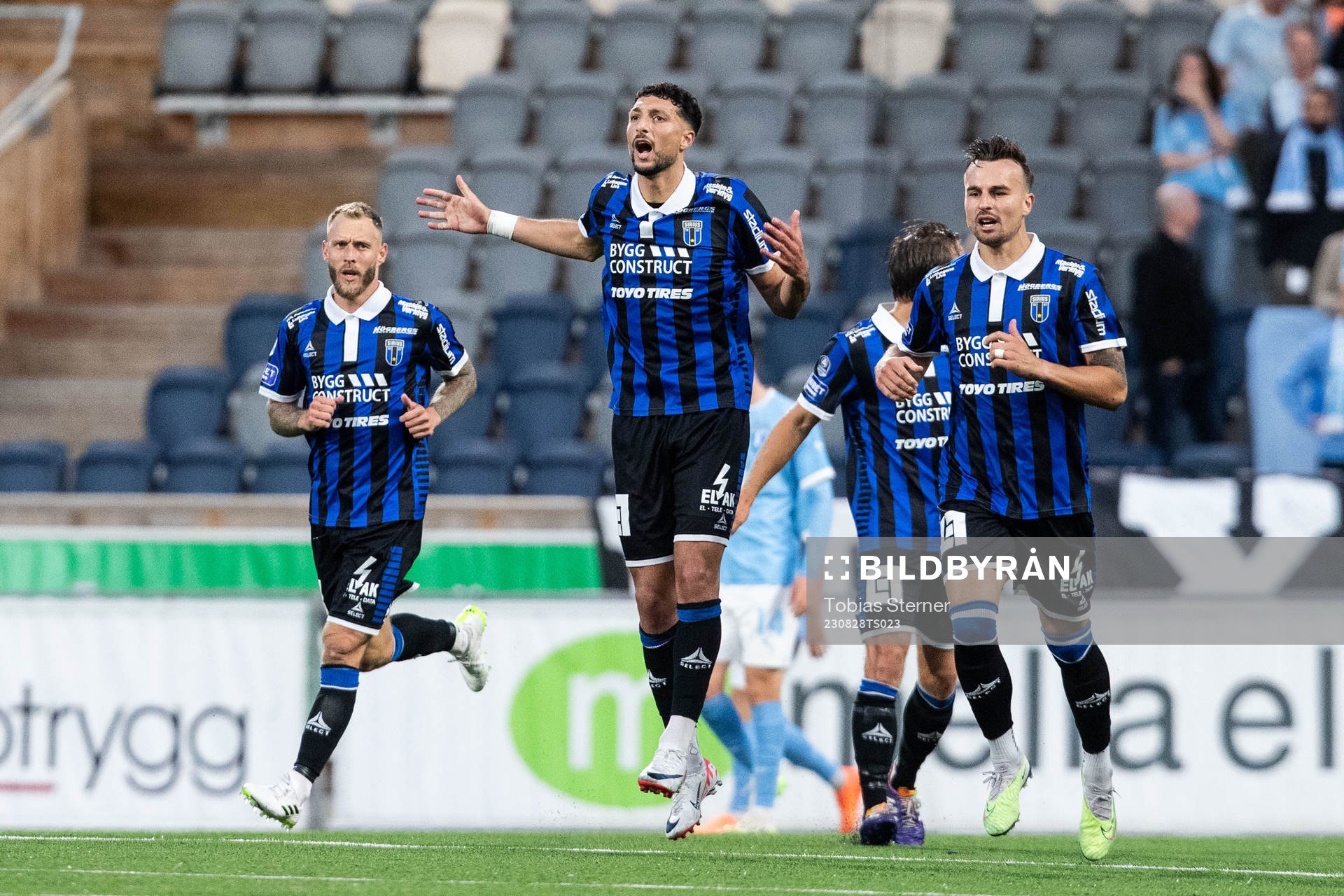 Sirius Wessam Abou Ali jublar med Joeri De Kamps och Henrik