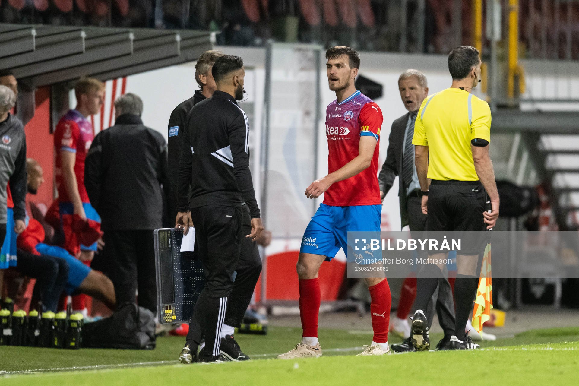 Helsingborgs Pavle Vagic lämnar planen