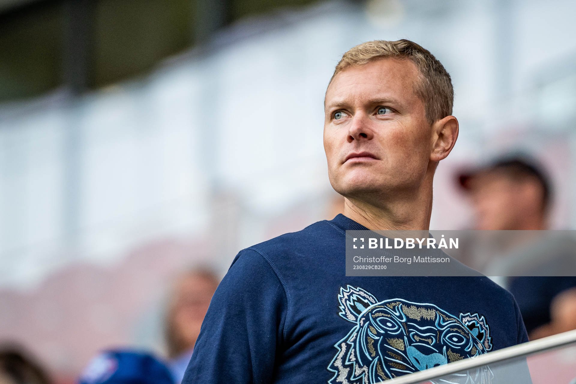 Fotbollsdomaren Fredrik Klitte på läktaren
