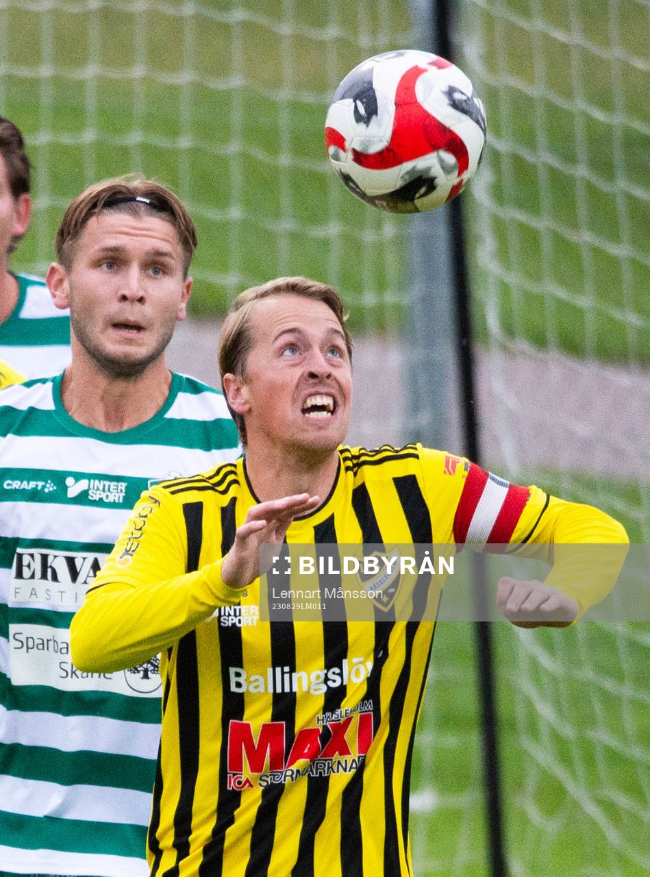 IFK Hässleholm Robin Strömberg tar emot bollen  i matchen