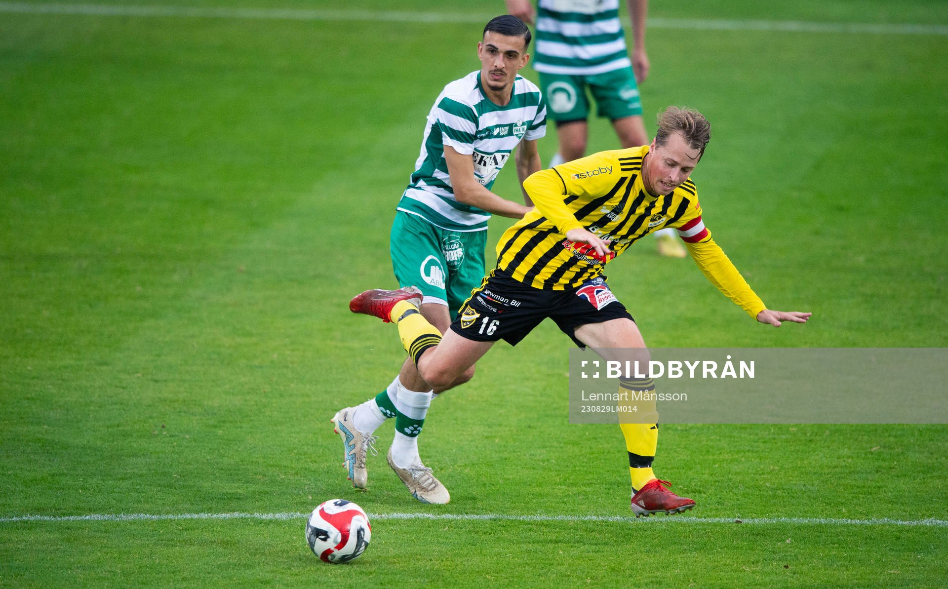 IFK Hässleholm Robin Strömberg tar emot bollen  i matchen