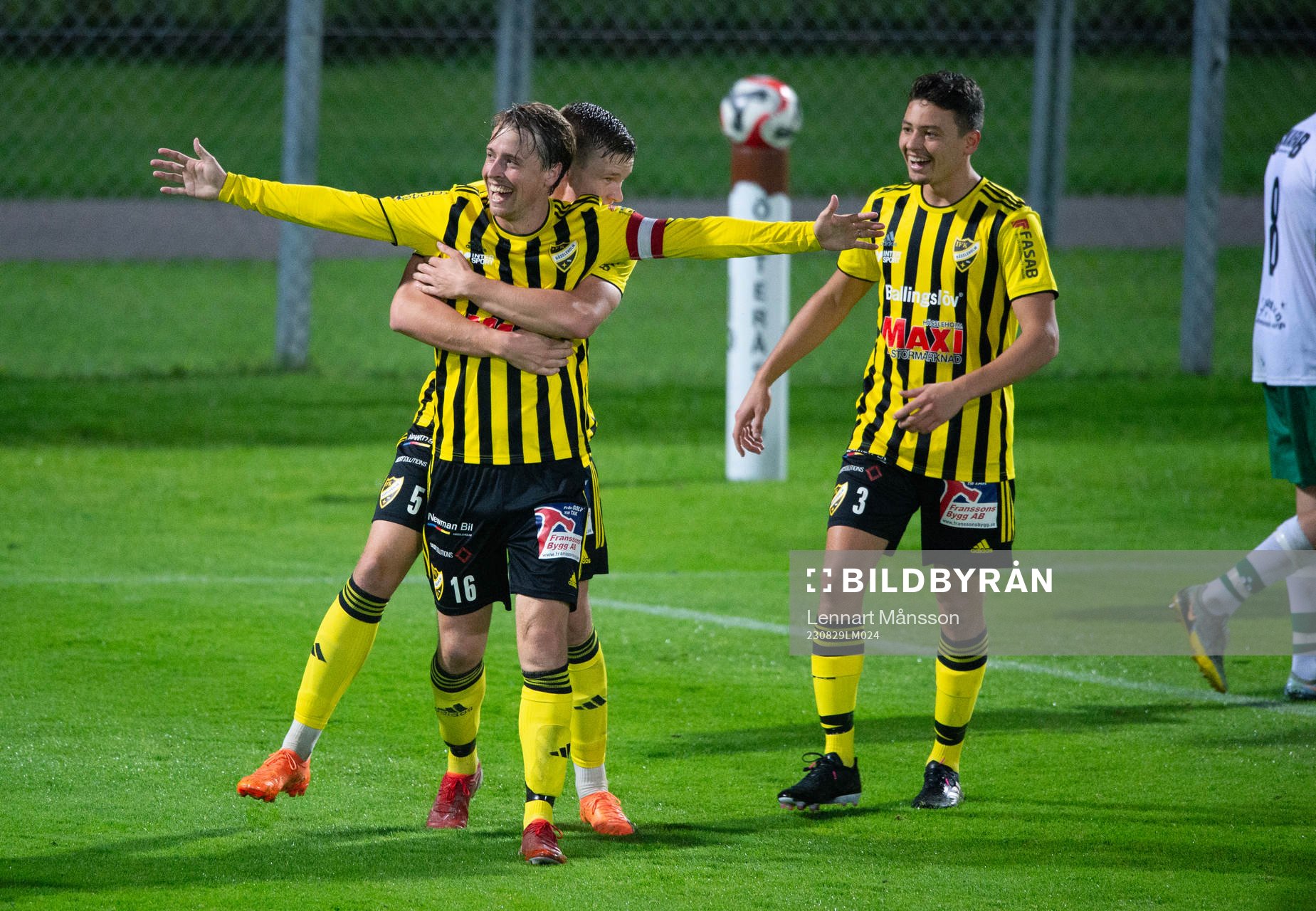 IFK Hässleholms Robin Strömberg har klackat in 3-1 och