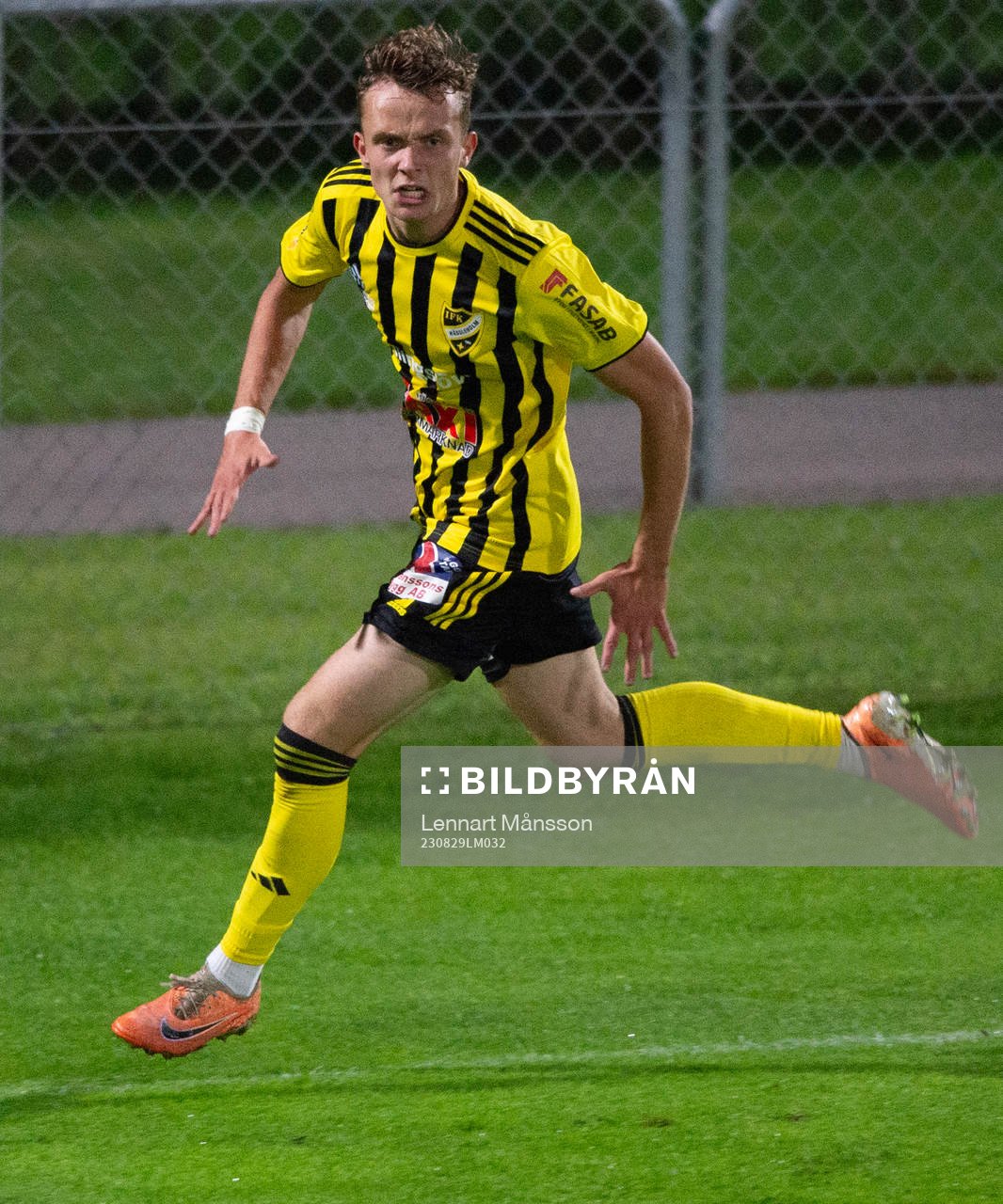 IFK Hässleholms Philip Berndt har gjort 4-1 och jublar i