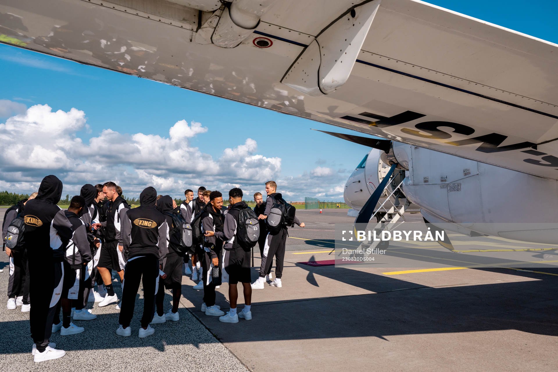 The Häcken team about to board the airplane