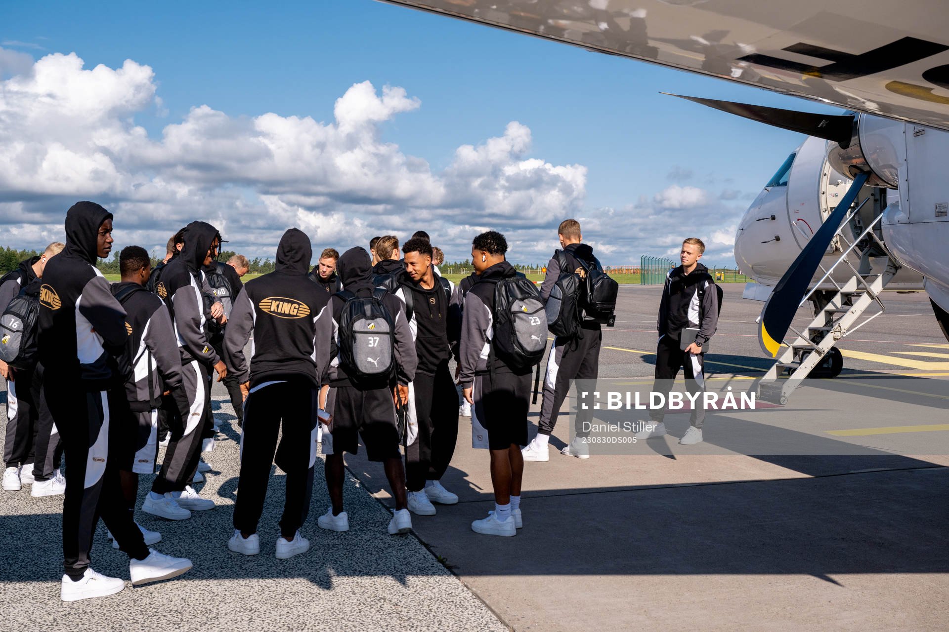 The Häcken team about to board the airplane