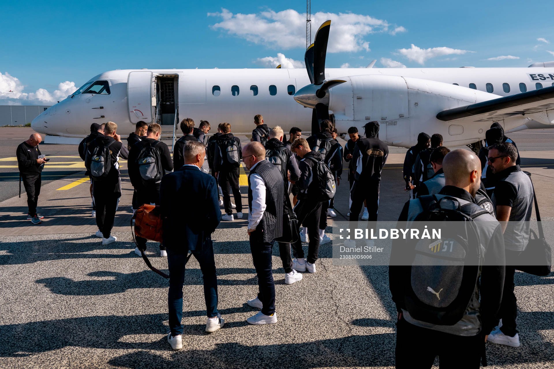 The Häcken team about to board the airplane