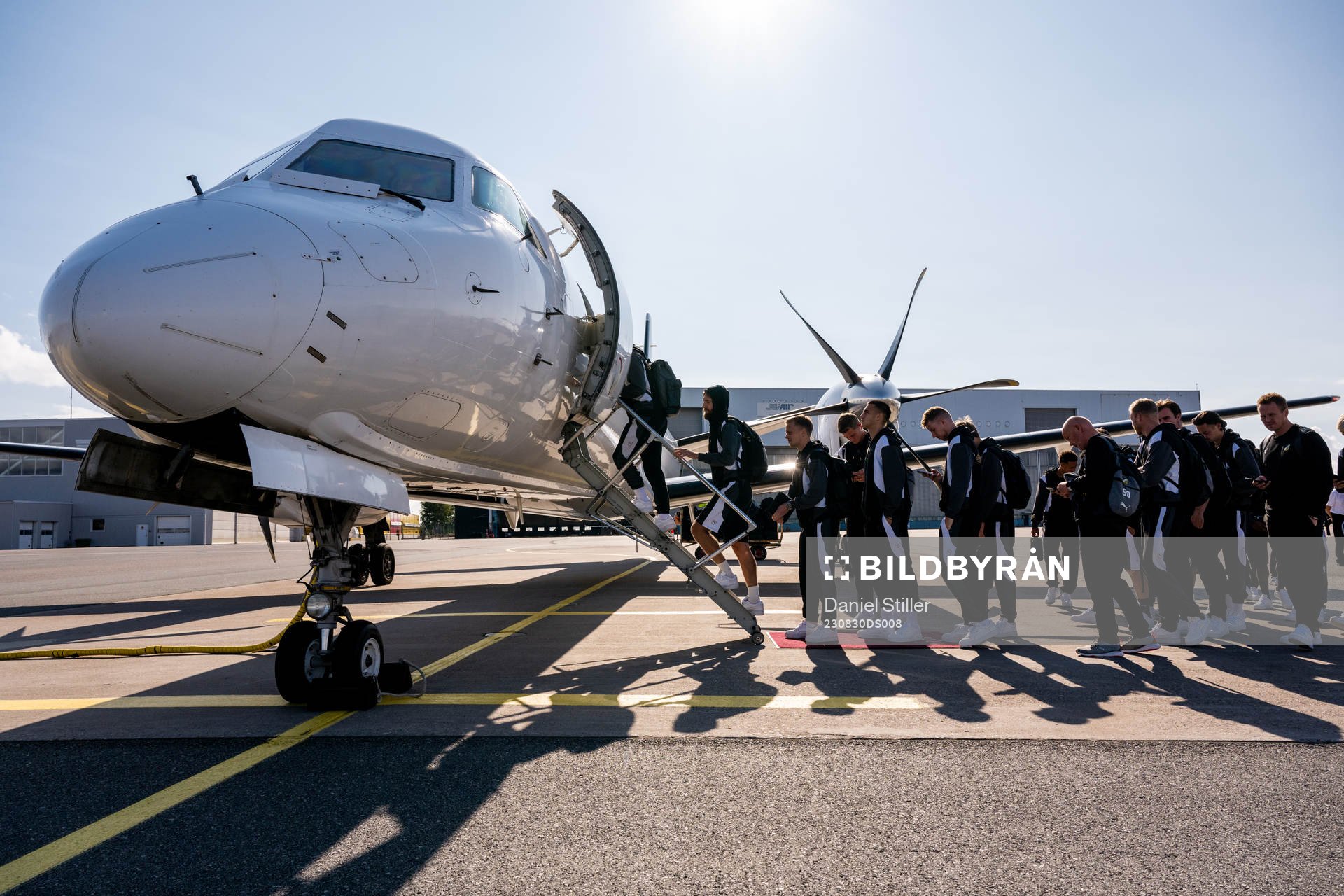 The Häcken team boards the airplane