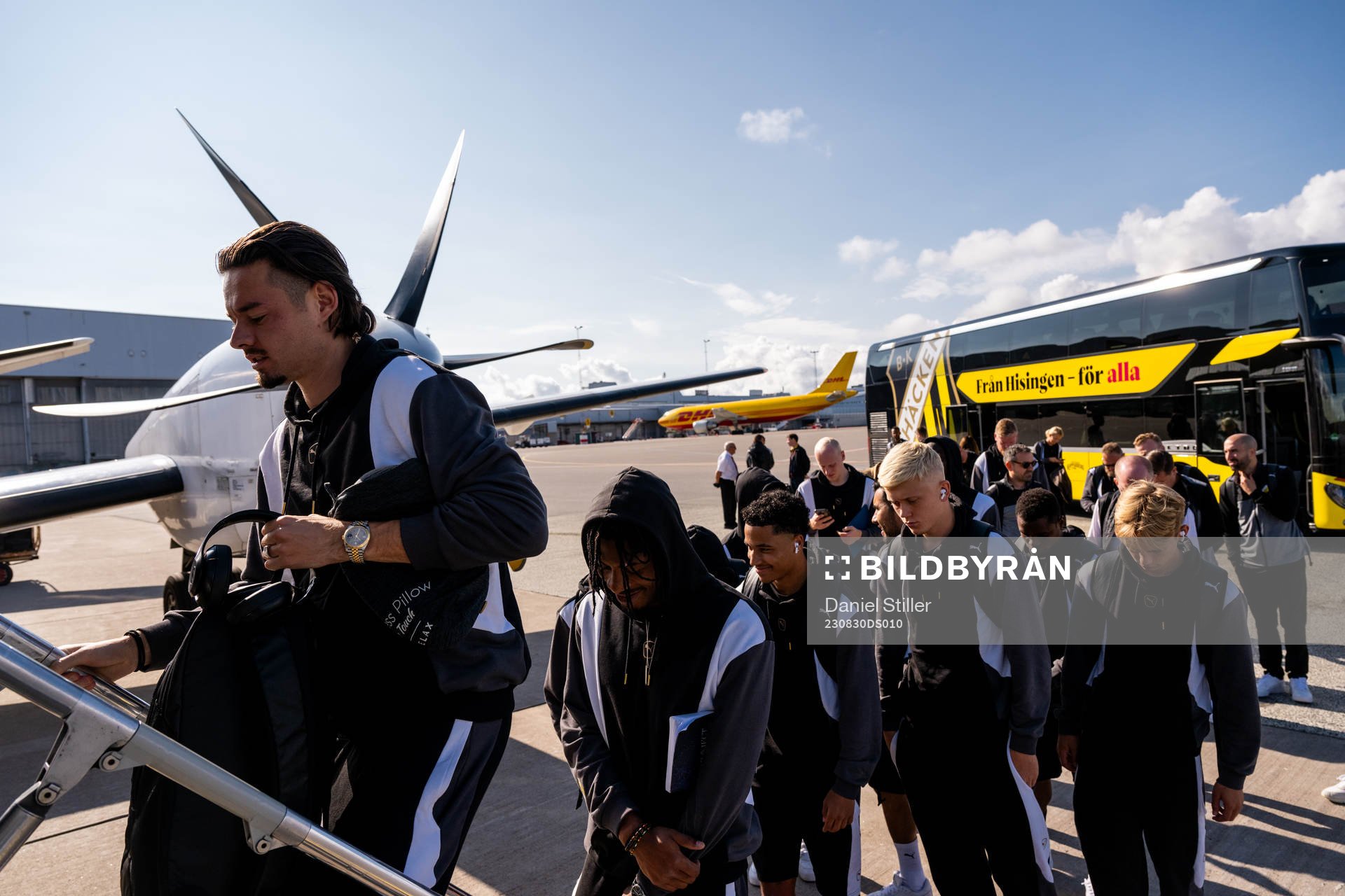 Amor Layouni and the rest of the Häcken team boards the