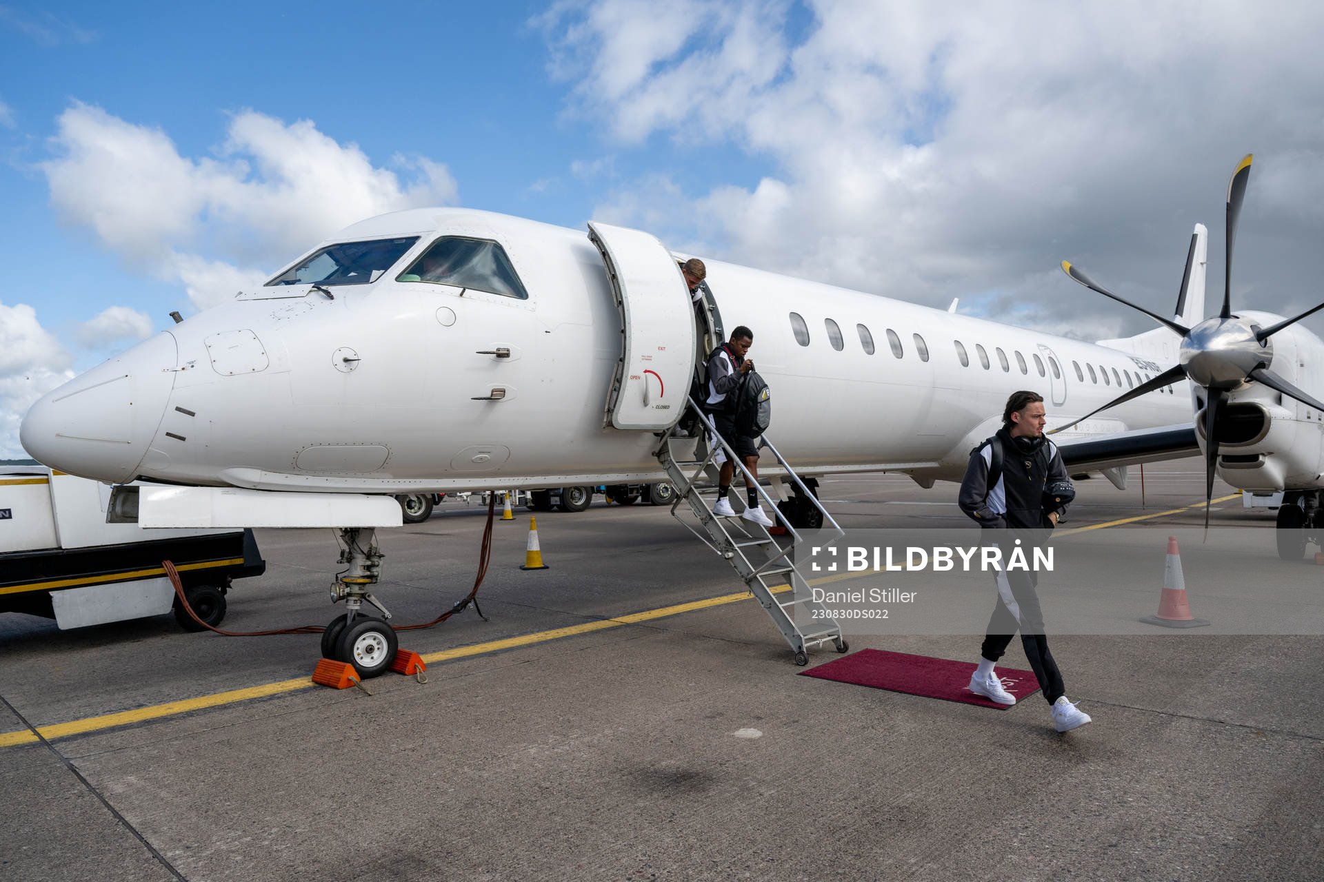 Amor Layouni and the rest of the Häcken team exit the