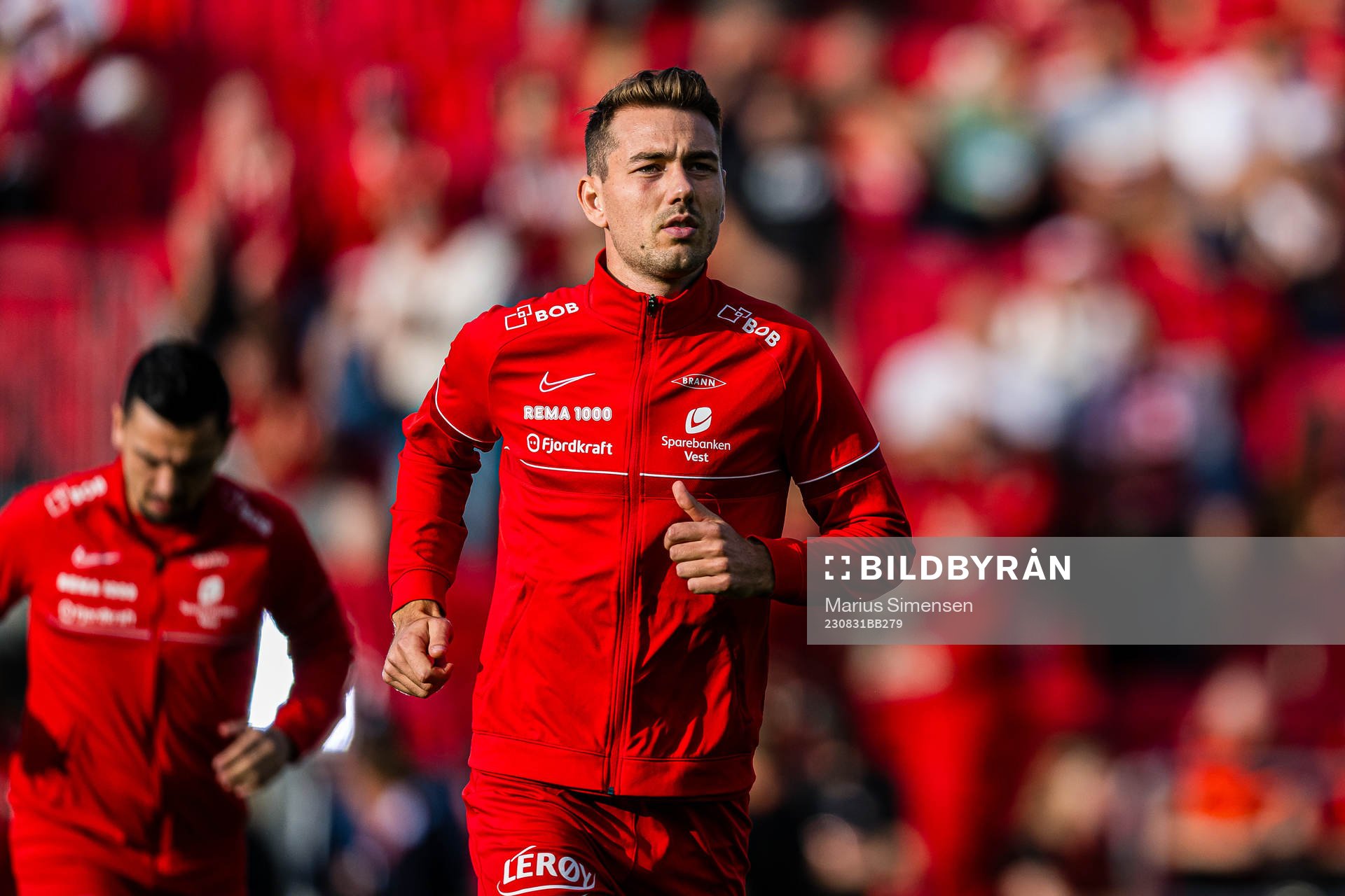 Fredrik Pallesen Knudsen of Brann warms up