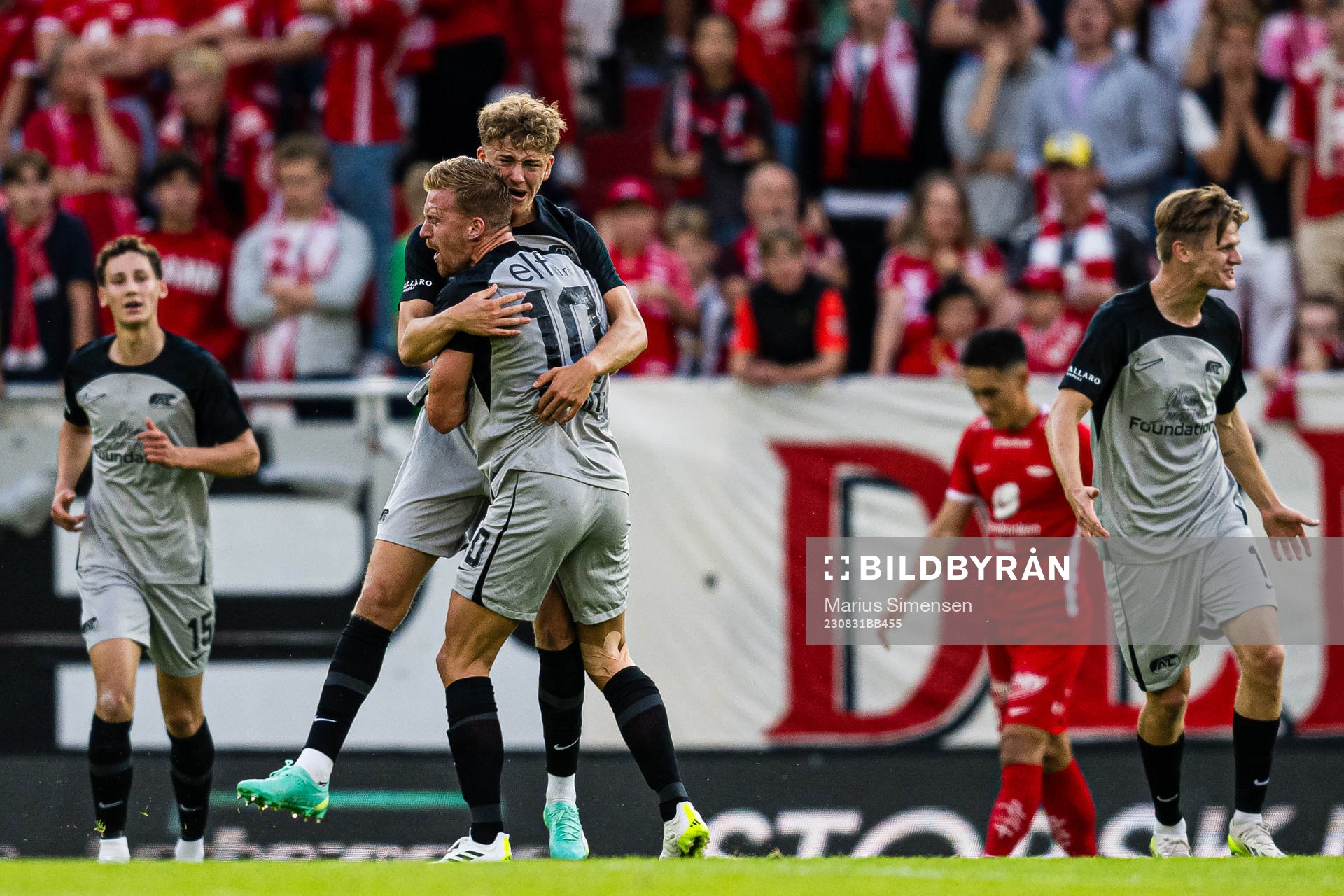 Sven Mijnans of AZ Alkmaar celebrates after scoring the 0-2 goal during the UEFA Europa Conference League play-off match between Brann and AZ Alkmaar on August 31, 2023 in Bergen.