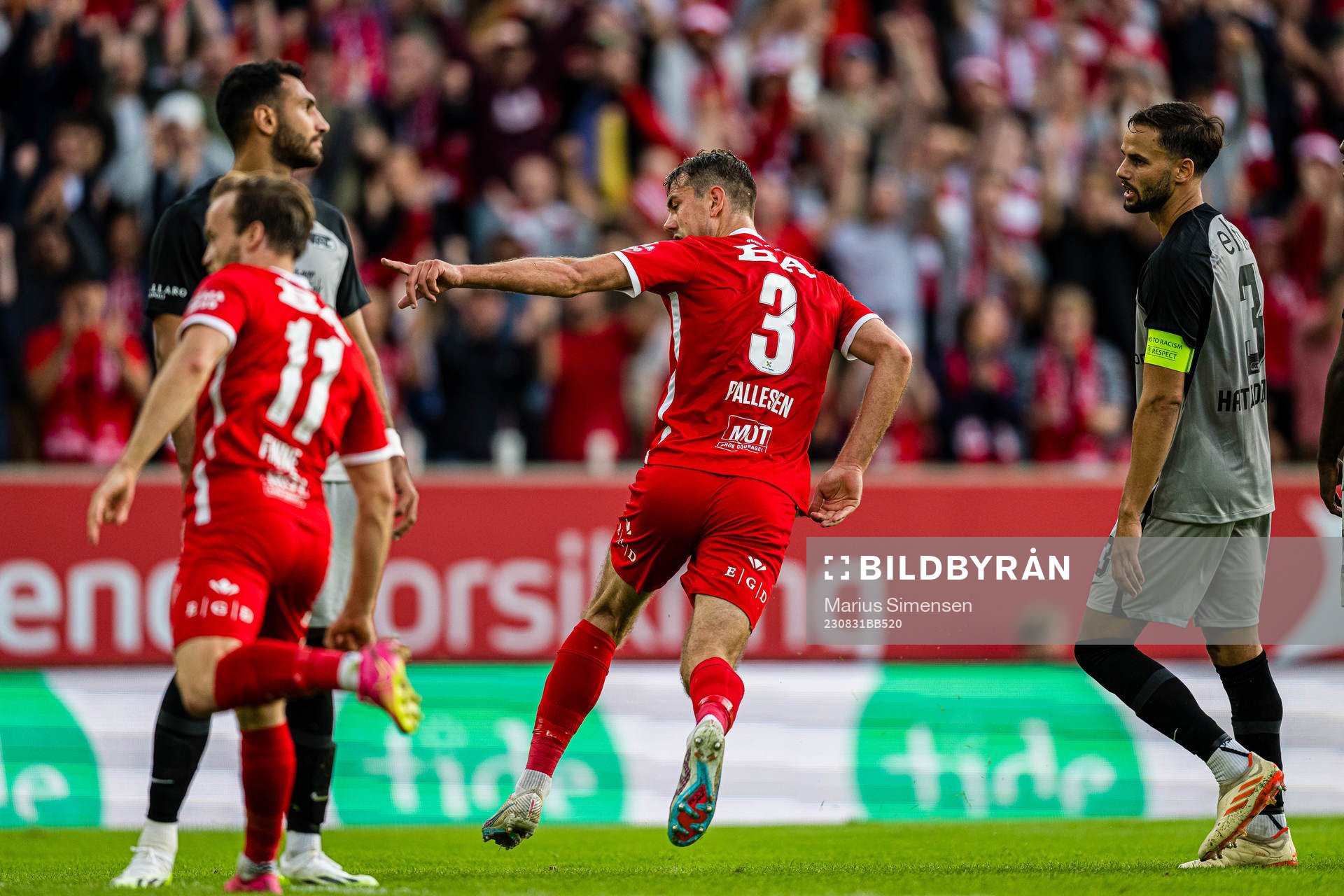 Fredrik Pallesen Knudsen of Brann celebrates