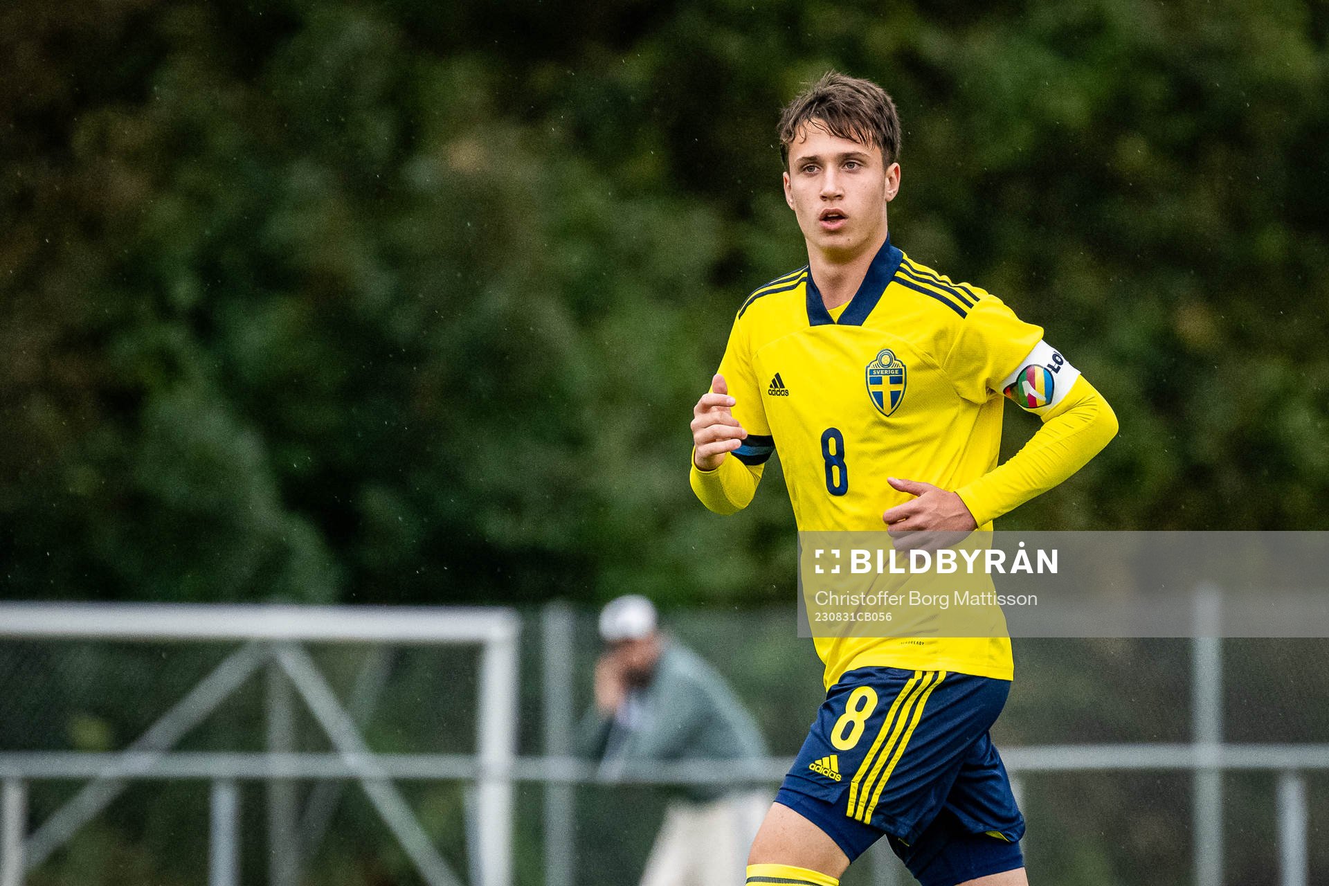 Sveriges Kenan Busuladzic under träningslandskampen i fotboll mellan Sverige P16 och Estland P16 den 31 augusti 2023 i Höganäs.