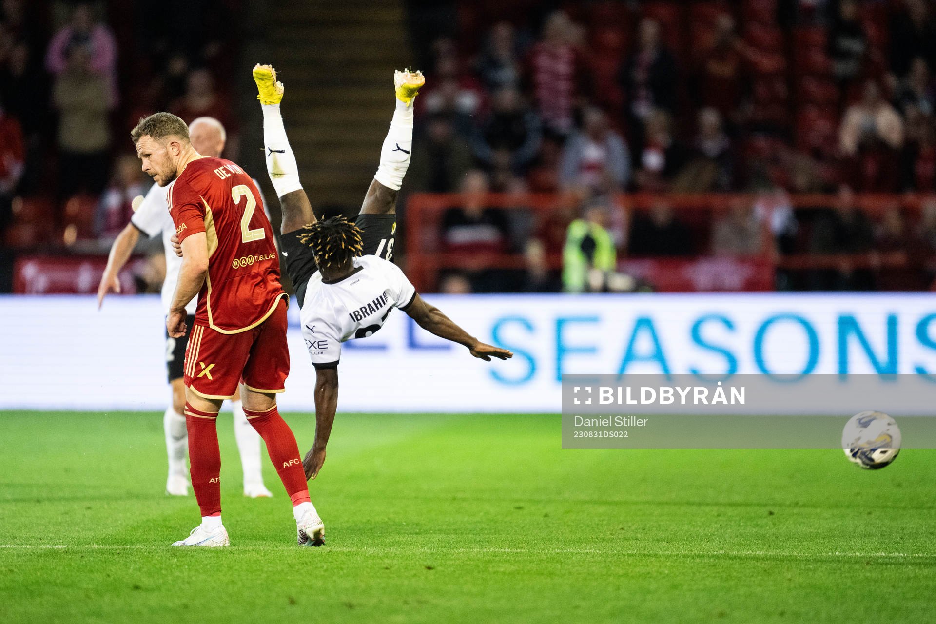 Nicky Devlin of Aberdeen and Ibrahim Sadiq of Häcken during the UEFA Europa League play-off between Aberdeen and Häcken on August 31, 2023 in Aberdeen.