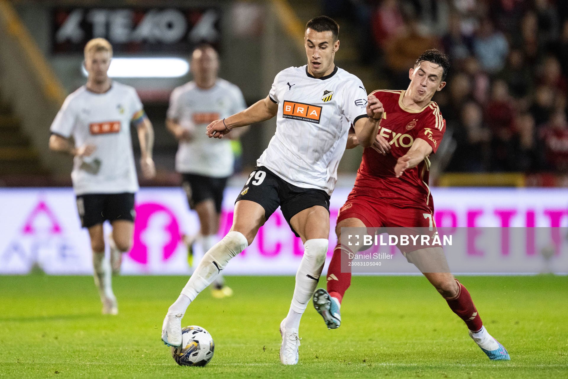Srdjan Hrstic  of Häcken and Jamie McGrath of Aberdeen