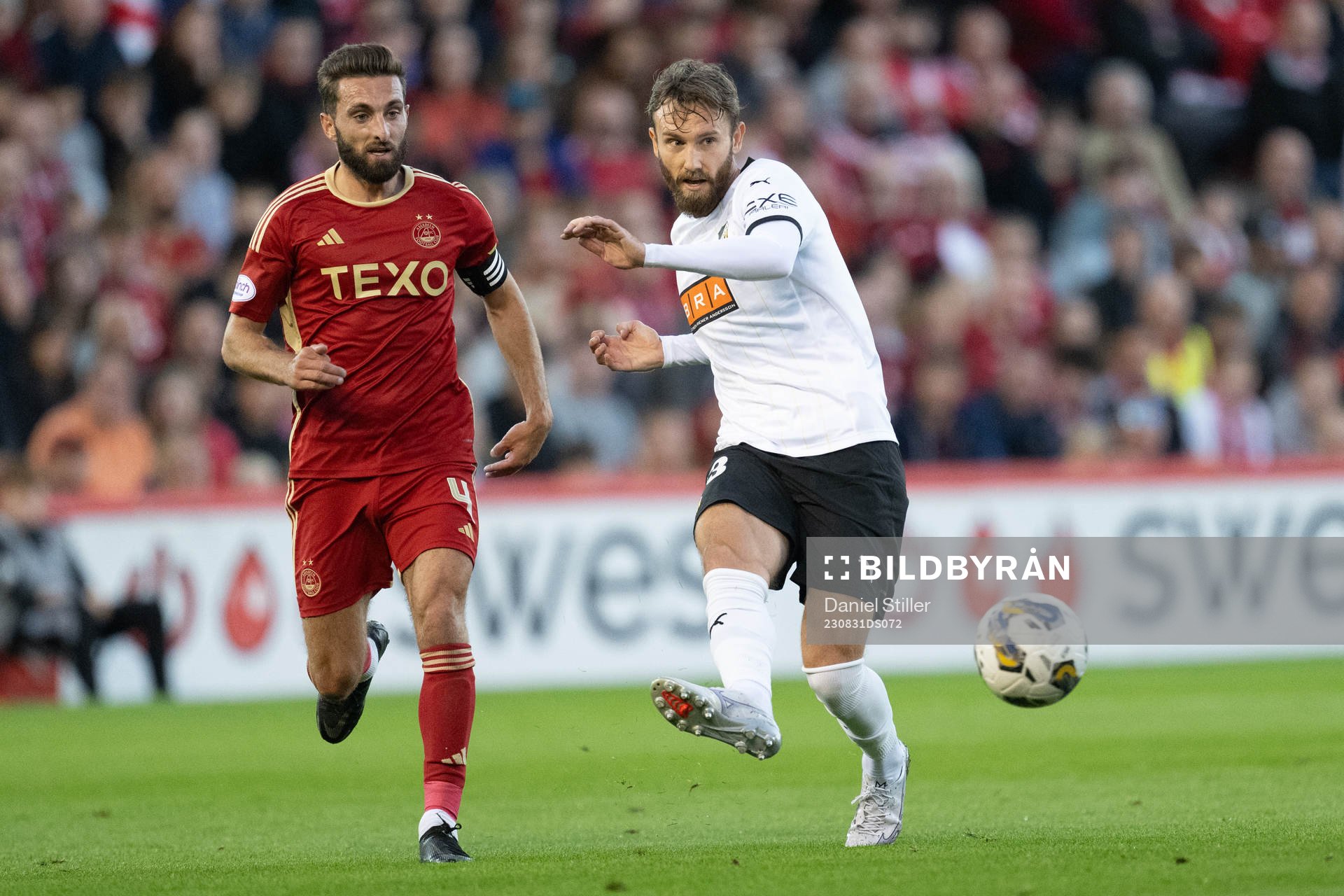 Graeme Shinnie of Aberdeen and Simon Sandberg of Häcken