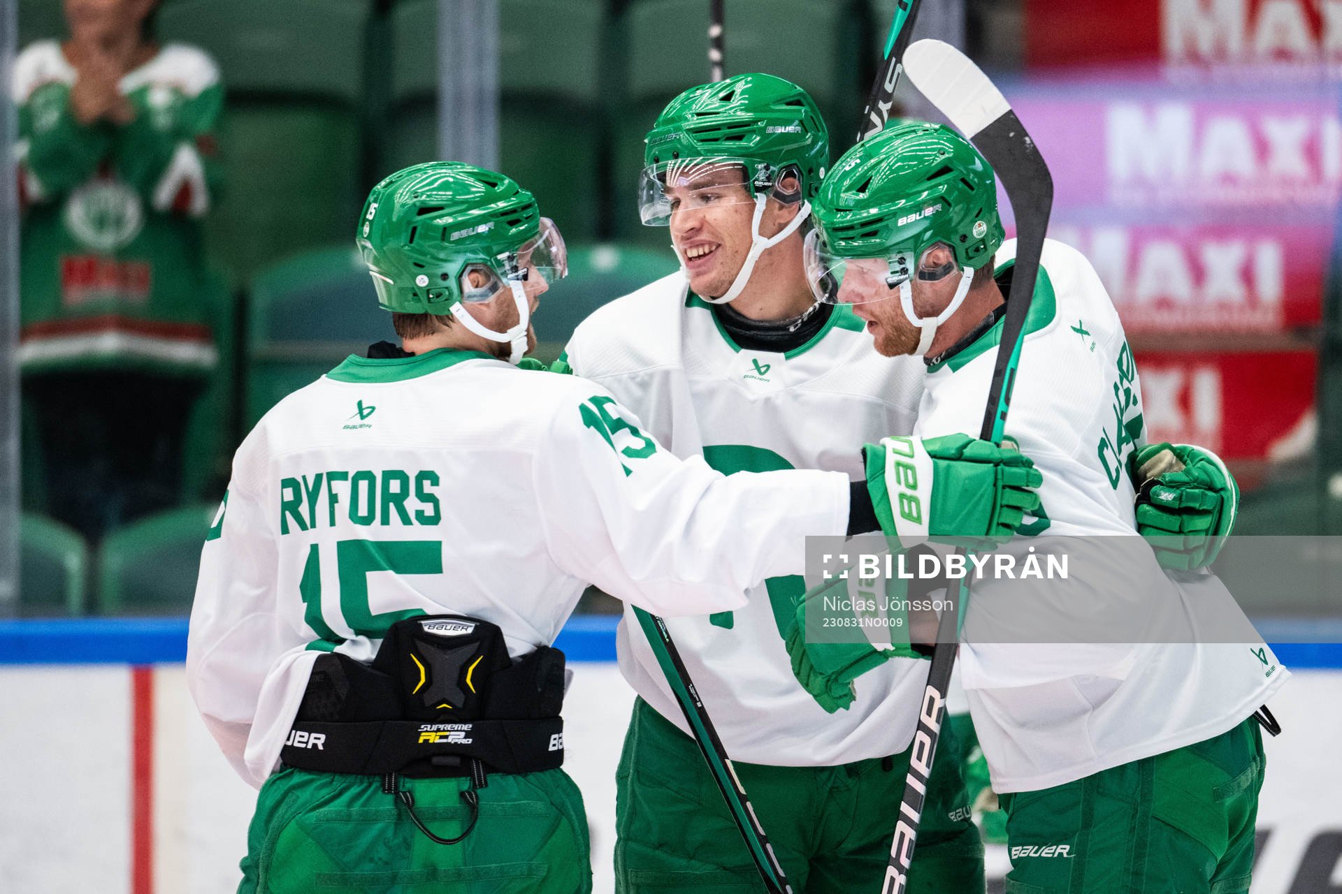 Rögles Albin Sundsvik och Ludvig Claesson jublar