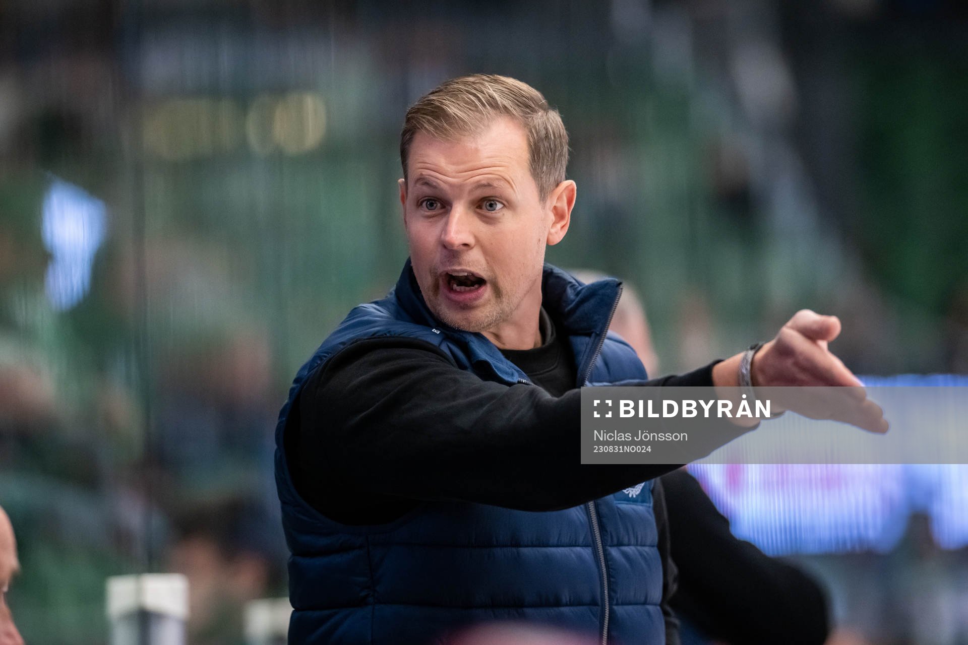 Oskarshamns tränare Martin Filander reagerar
