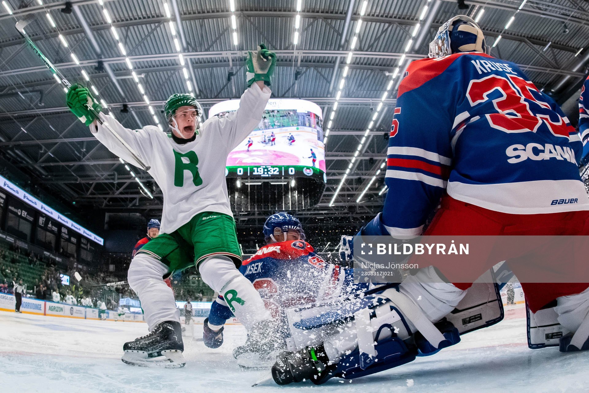 Rögles Oskar Pettersson jublar