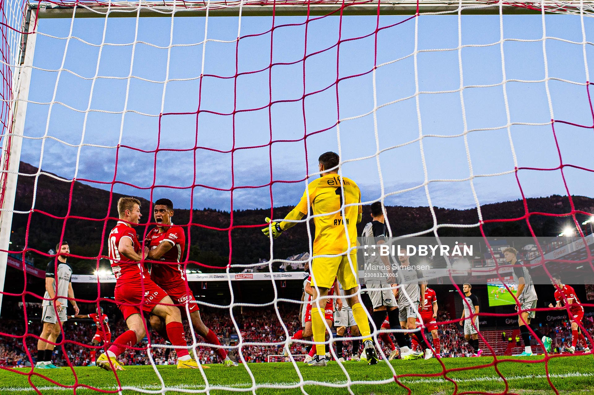 Japhet Sery Larsen of Brann celebrates after scoring the 3-3 goal during the UEFA Europa Conference League play-off match between Brann and AZ Alkmaar on August 31, 2023 in Bergen.