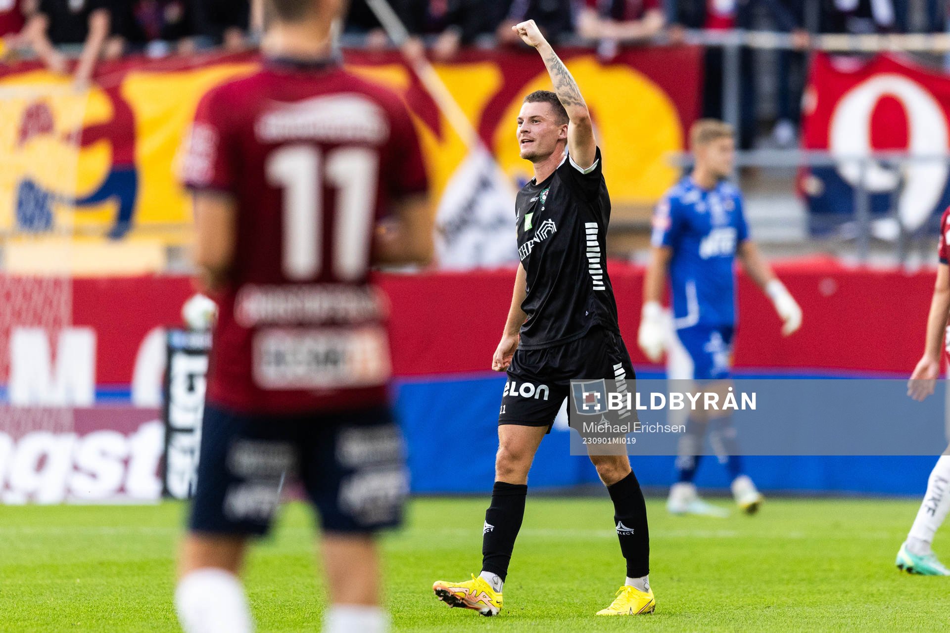 Örebros Samuel Kroon jublar