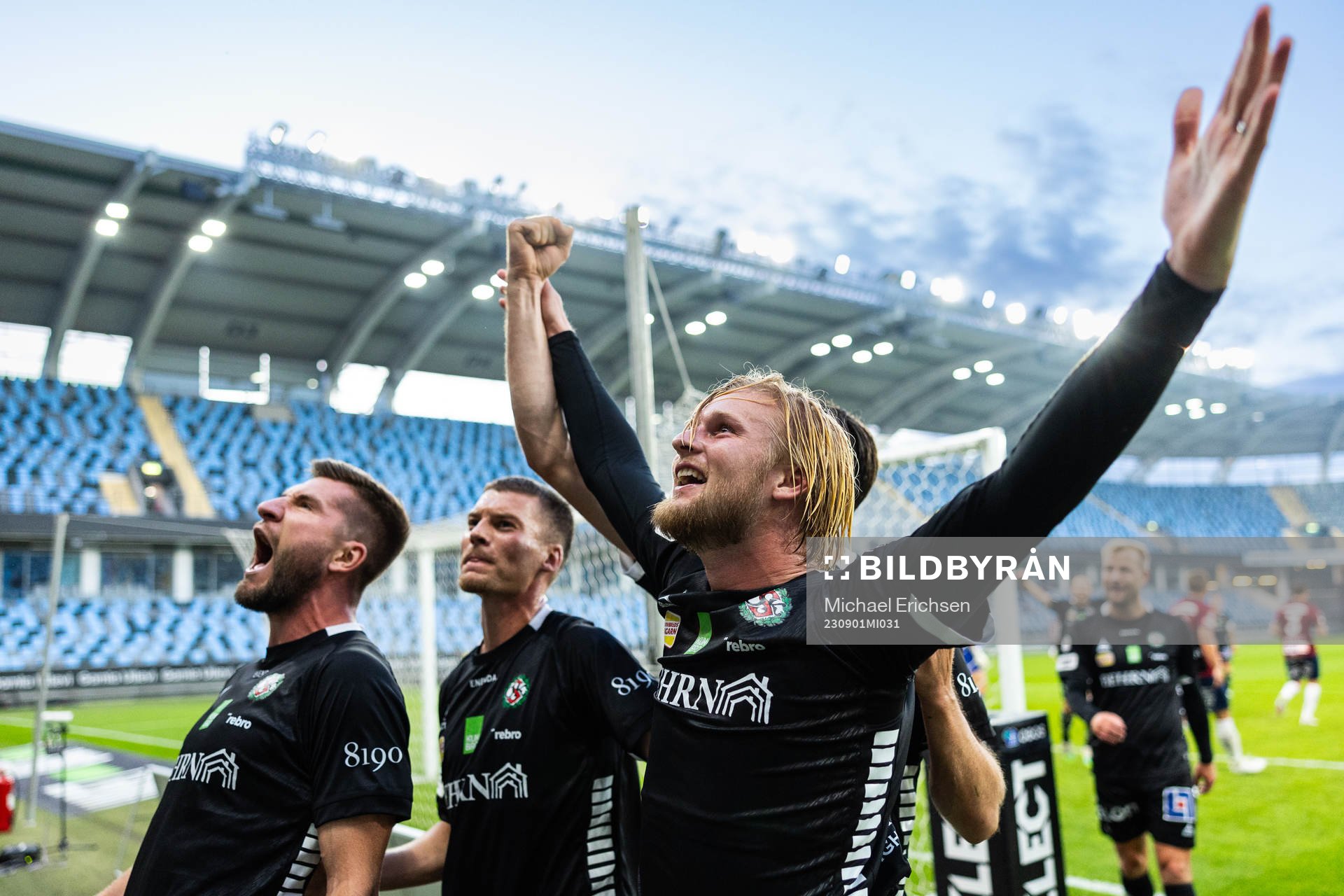 Örebros Kalle Holmberg jublar