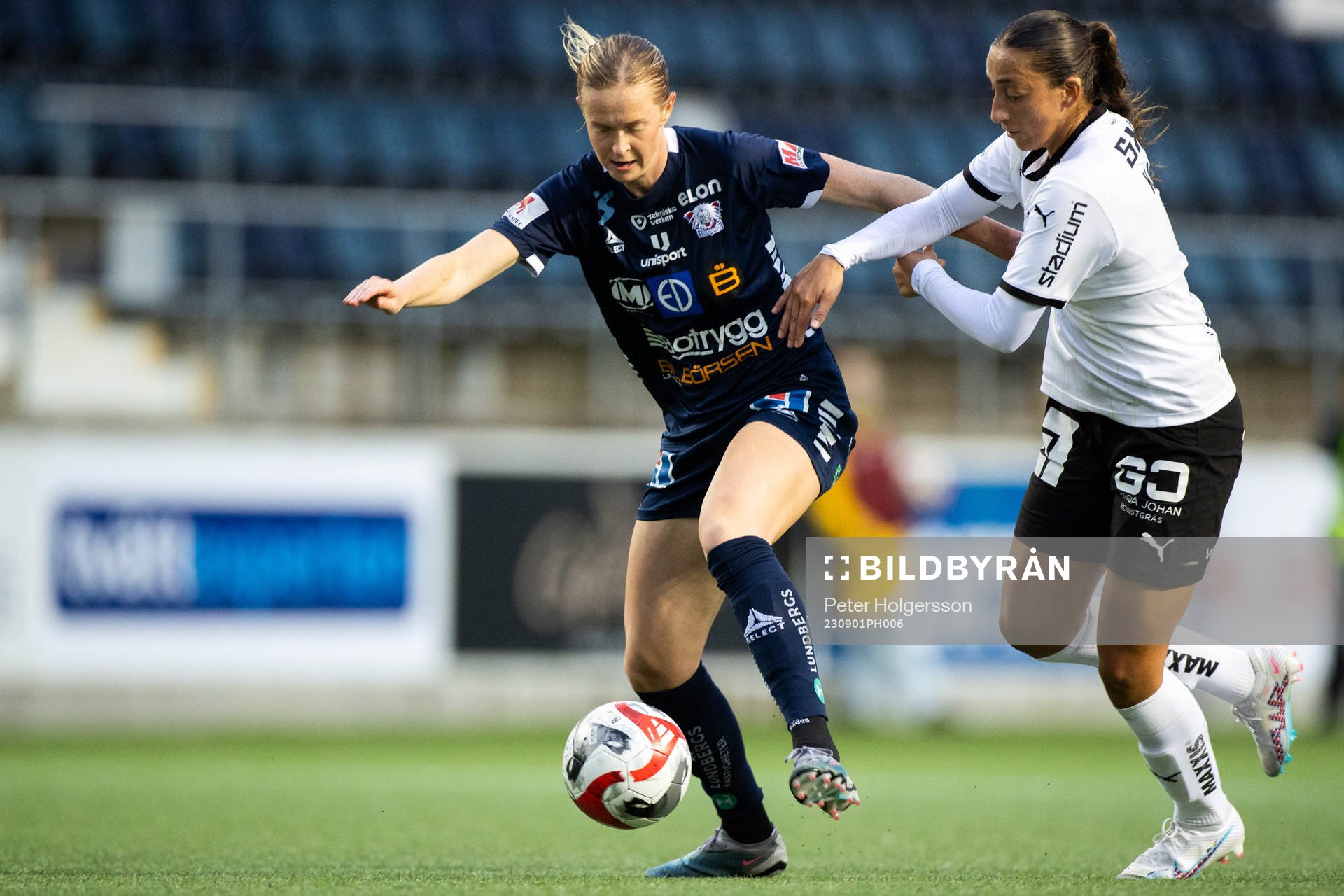 Linköpings Emma Östlund och Häckens Rusul Rosa Kafaji